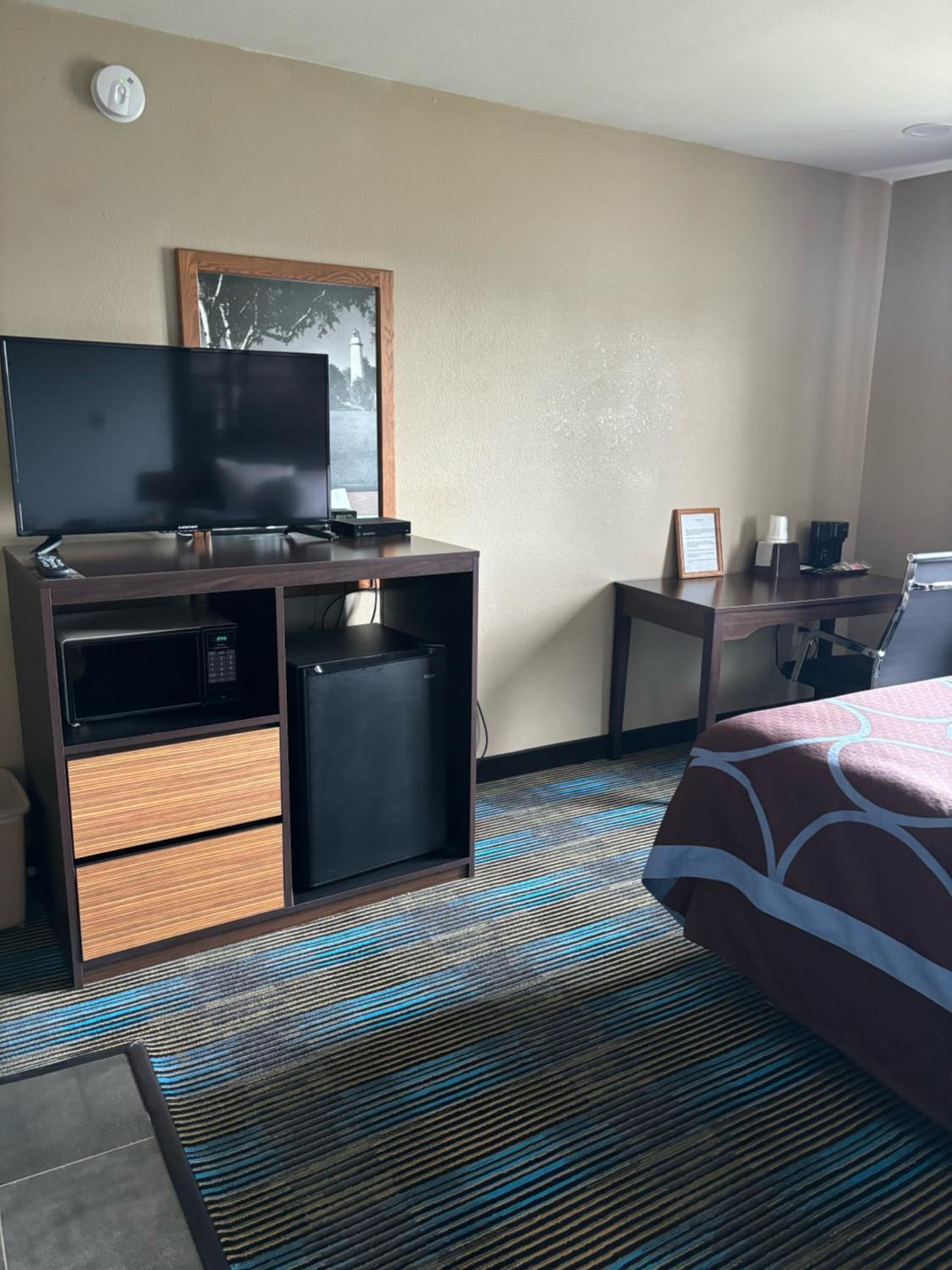 Deluxe Queen Room - Non-Smoking - Photo 2