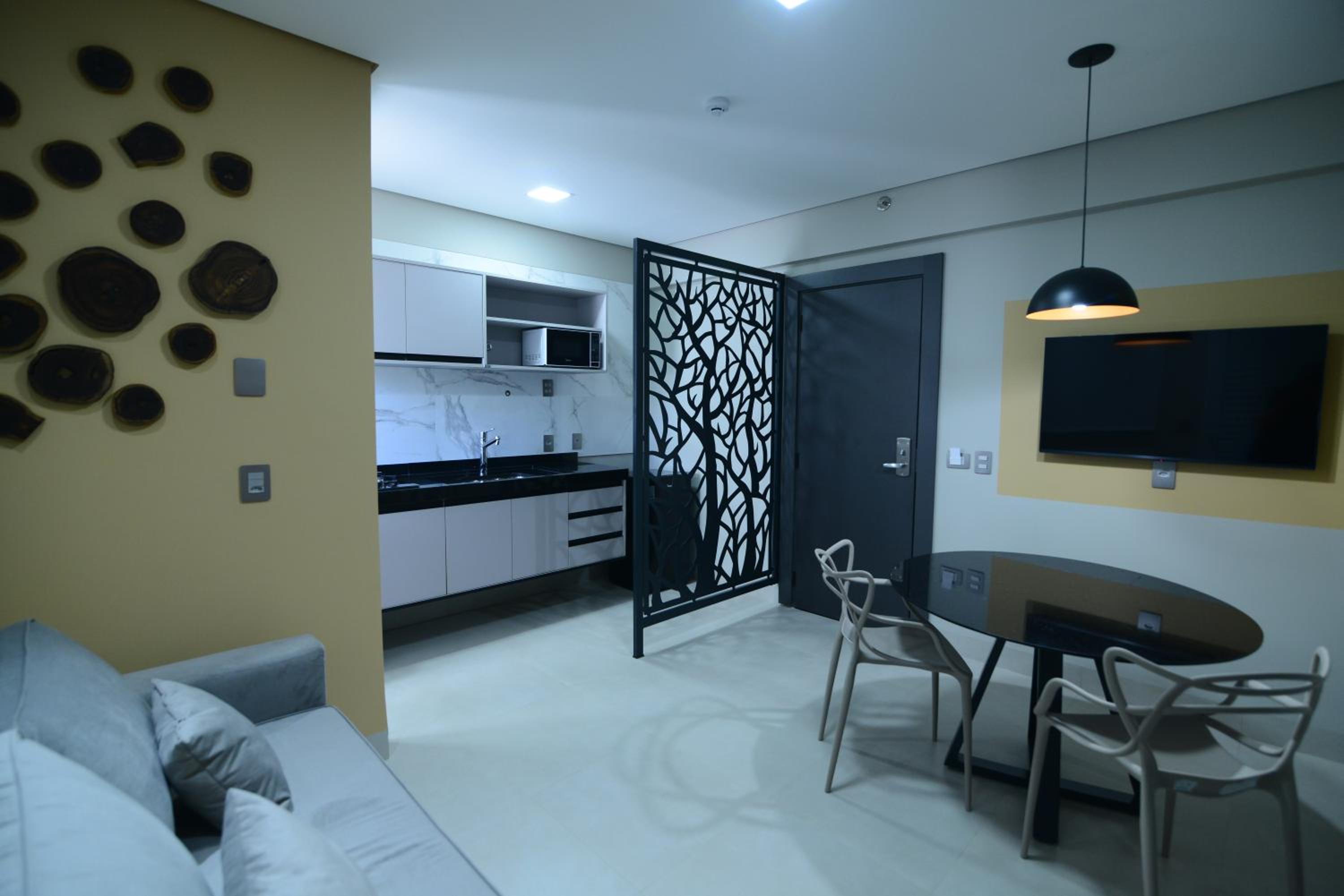 Queen Room photo 2