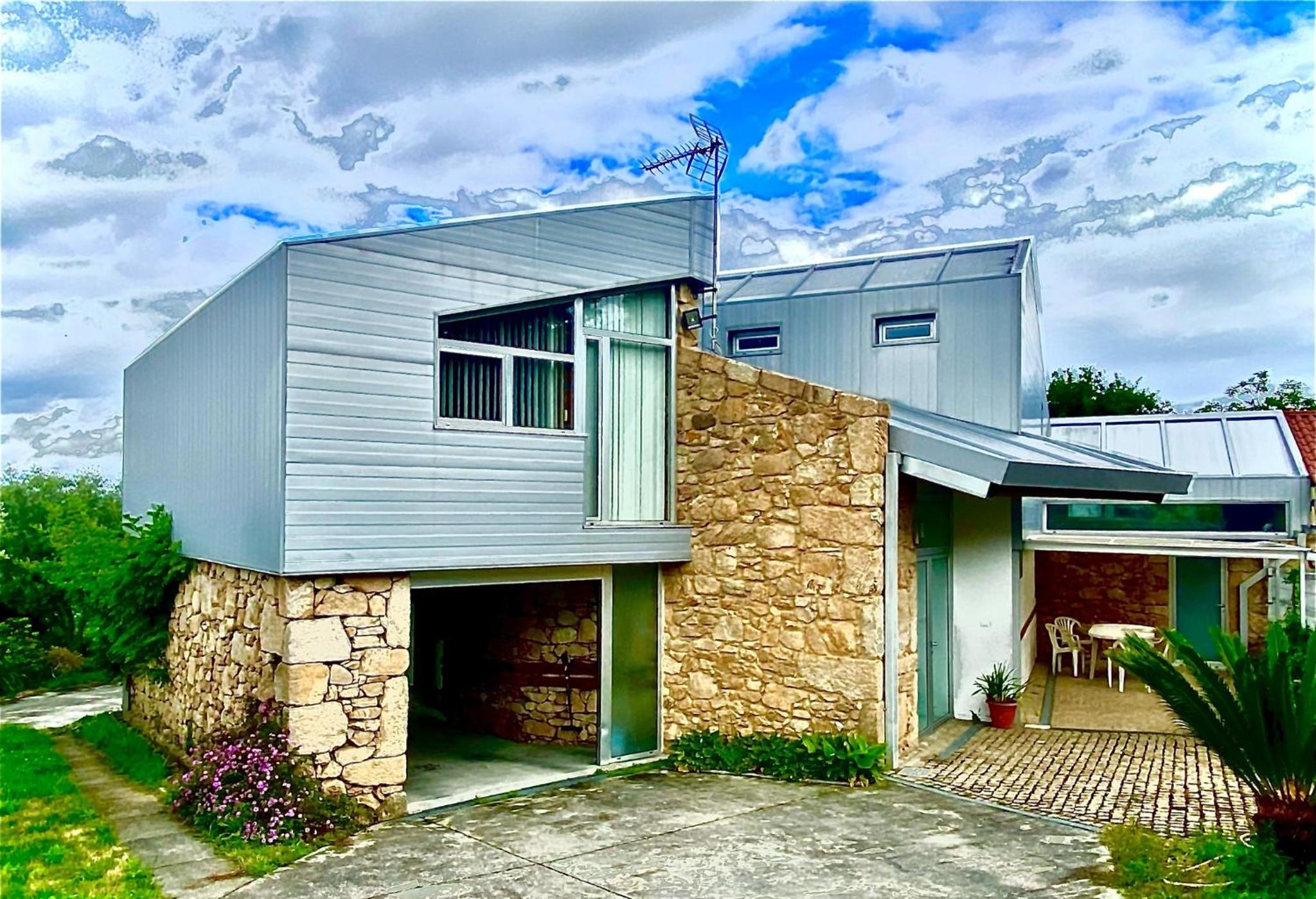 Three-Bedroom House photo 2