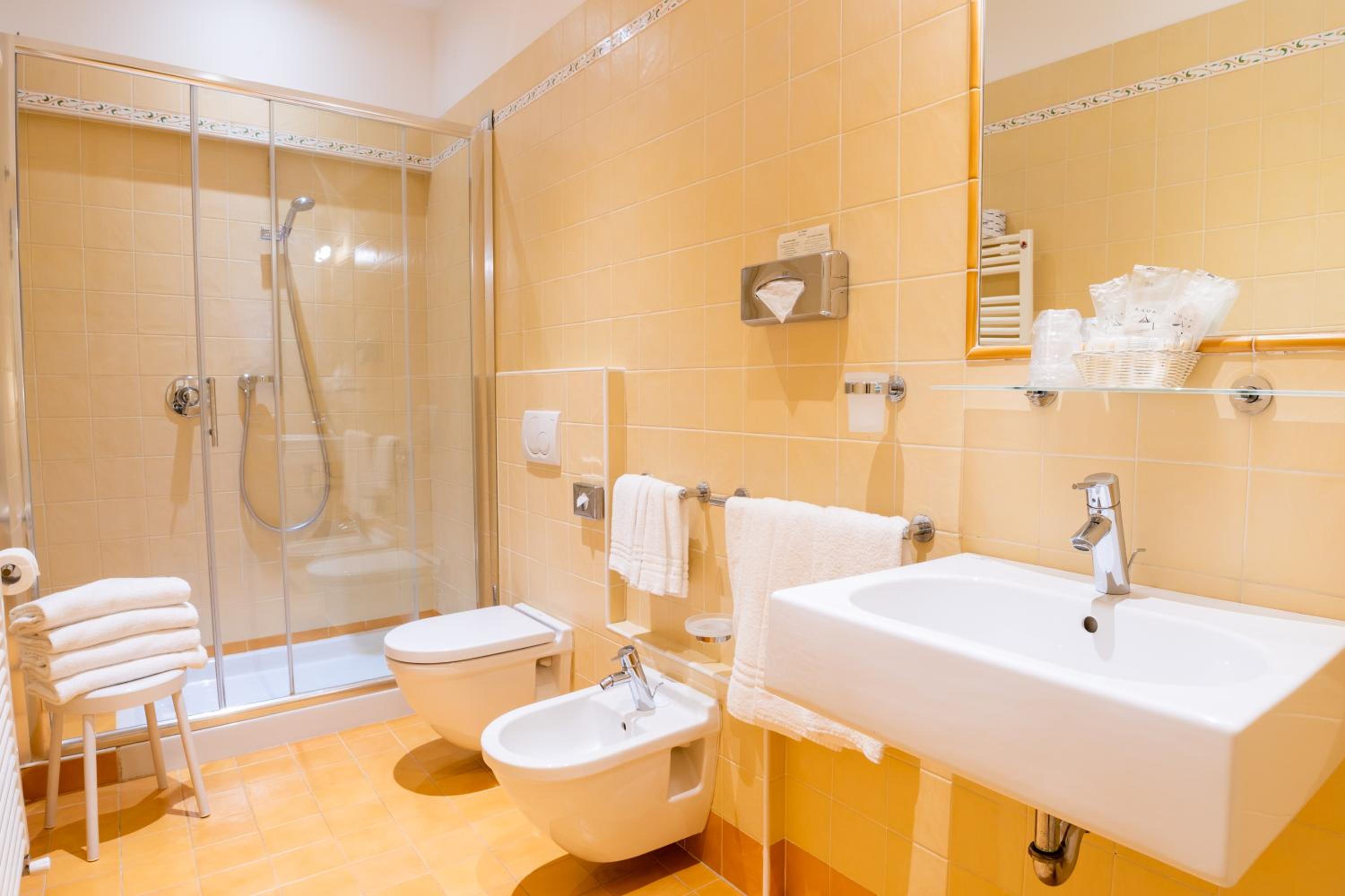 Superior Quadruple Room - Photo 2