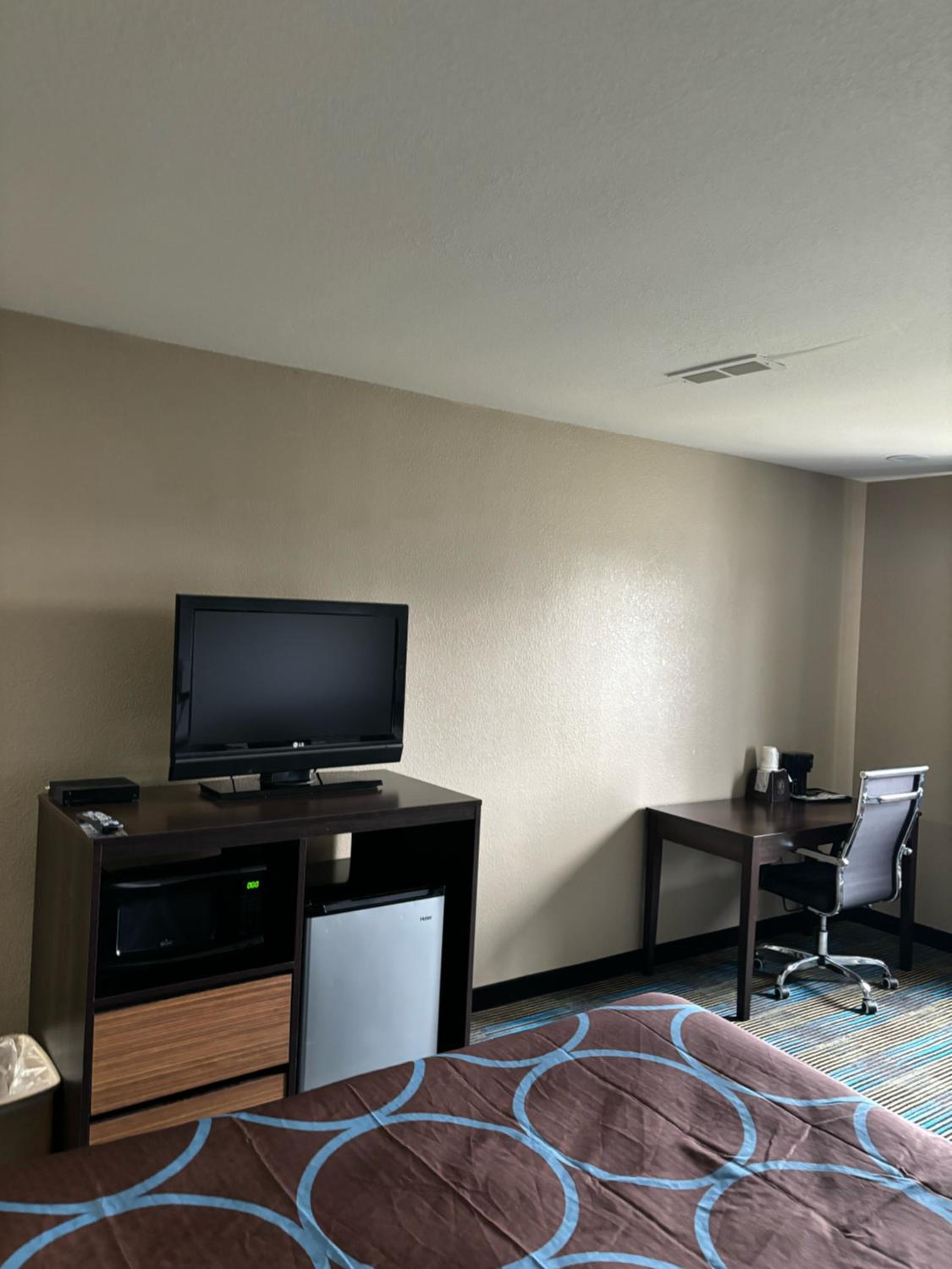 King Room - Non-Smoking - Photo 1