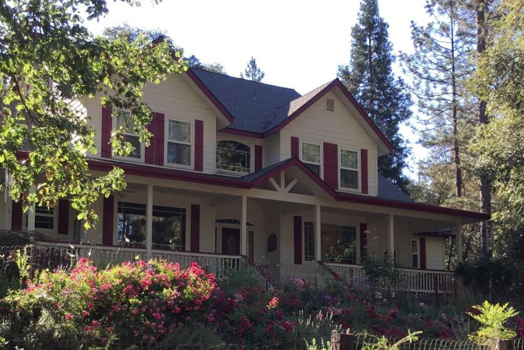 Three-Bedroom House photo 2