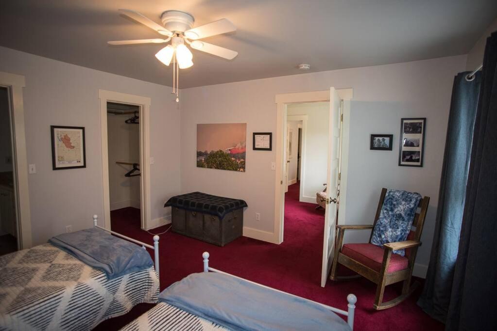 Three-Bedroom House photo 1