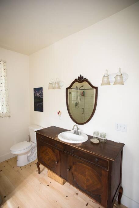 Three-Bedroom House photo 3