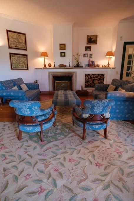 Five-Bedroom House photo 1