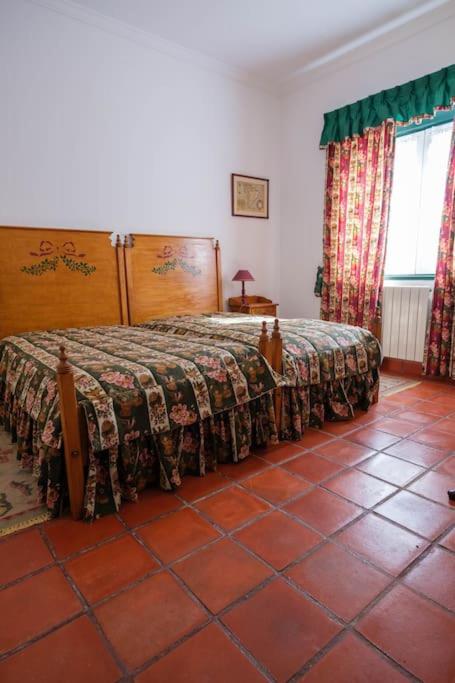 Five-Bedroom House photo 2