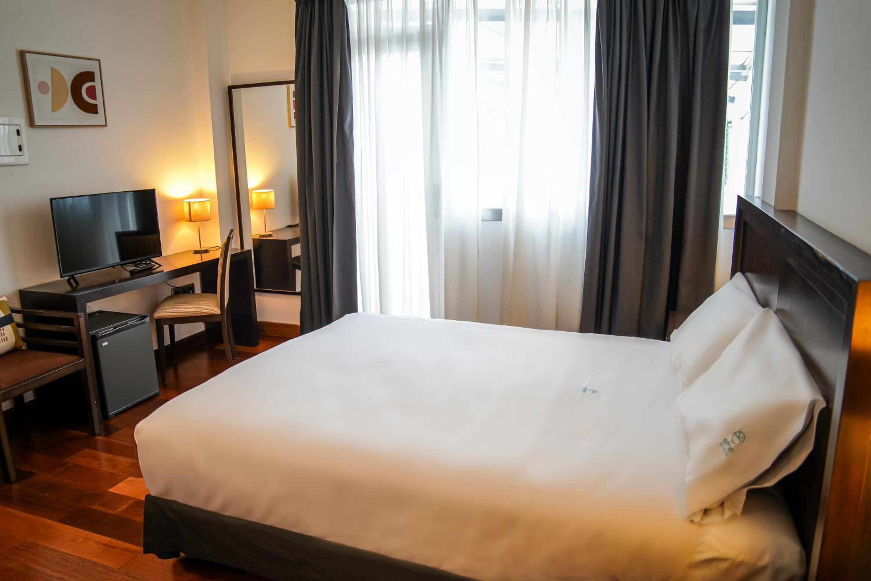 Deluxe Room with Terrace - Photo 4