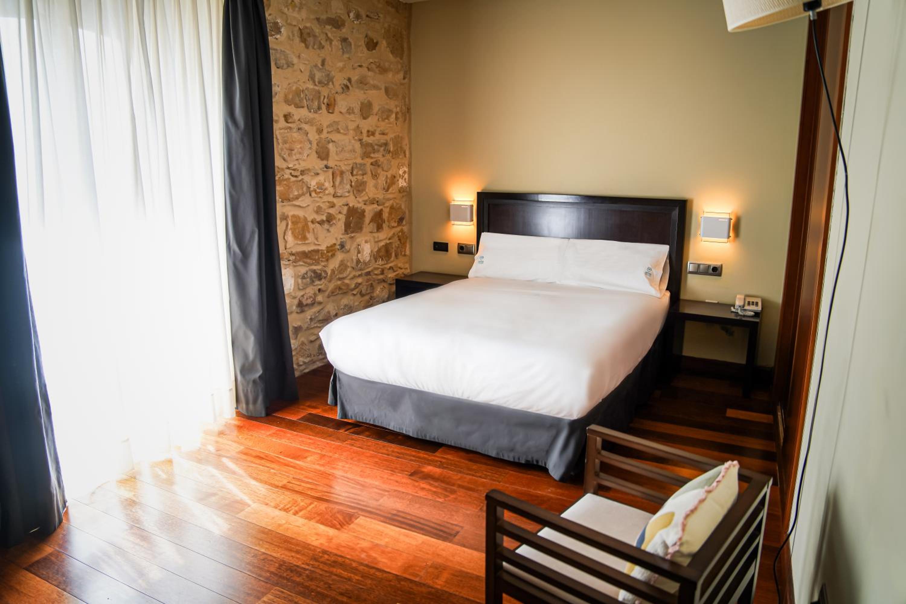 Double Room - Photo 2