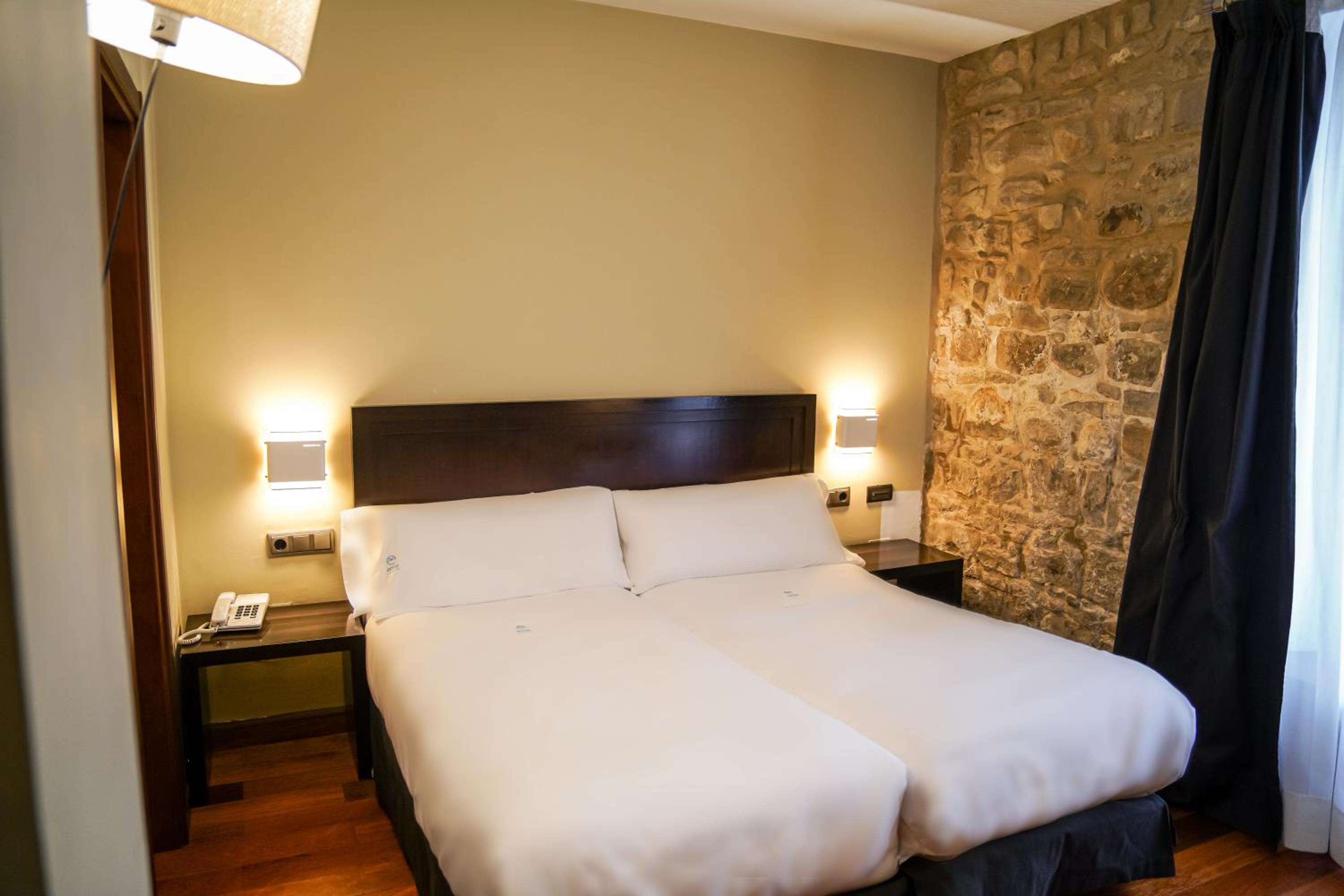 Twin Room - Photo 2
