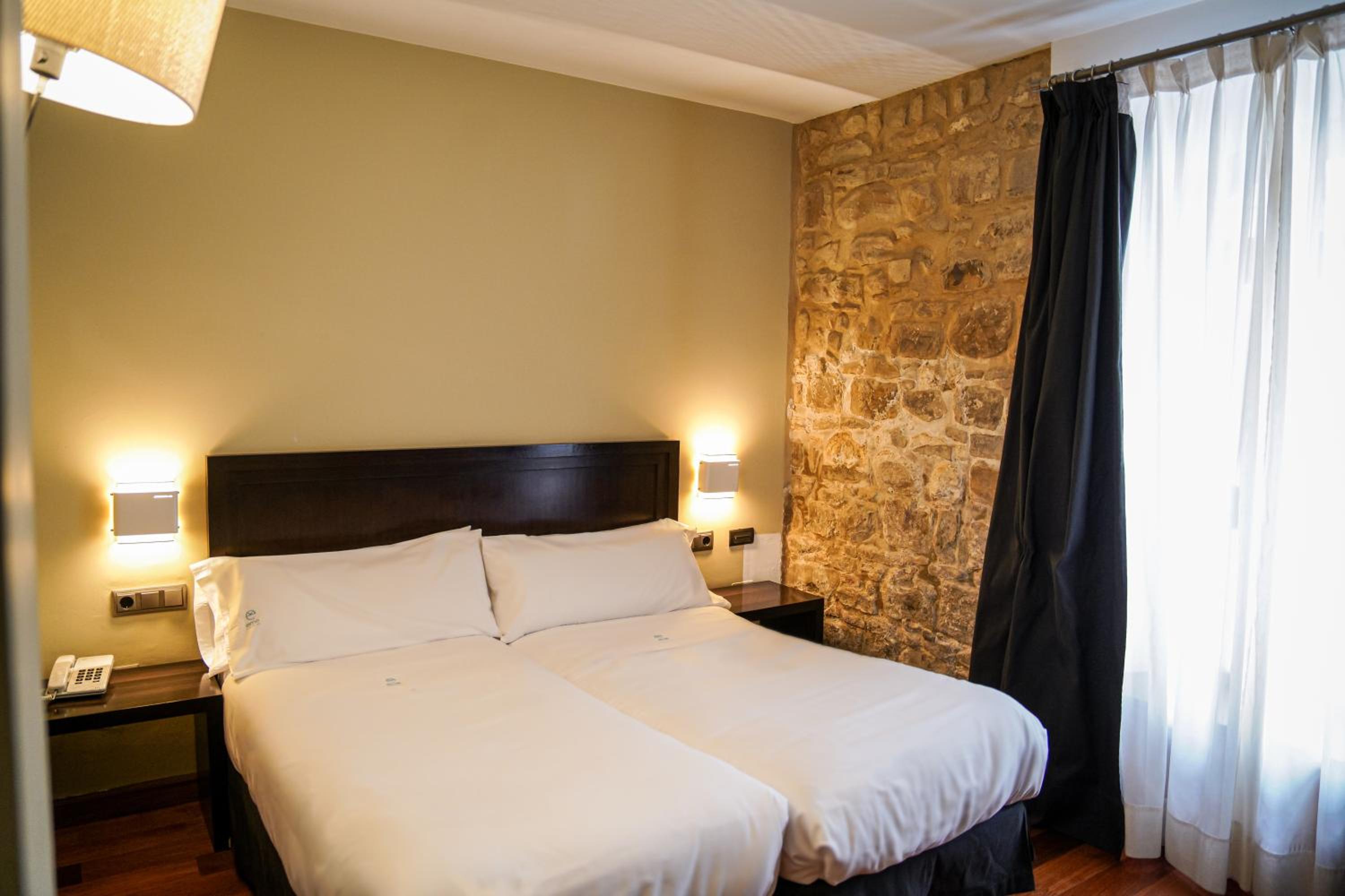 Twin Room - Photo 1