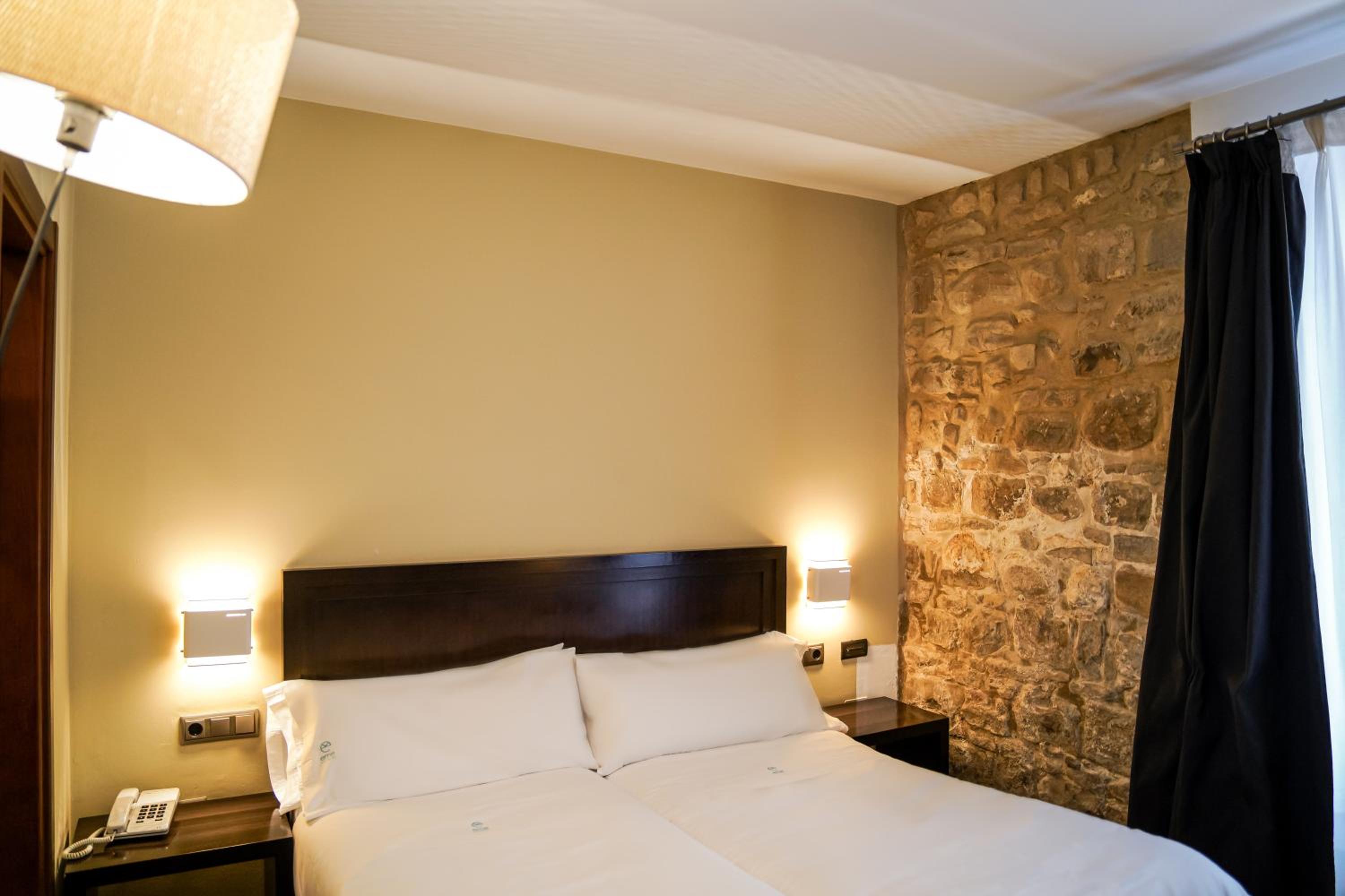 Twin Room - Photo 3