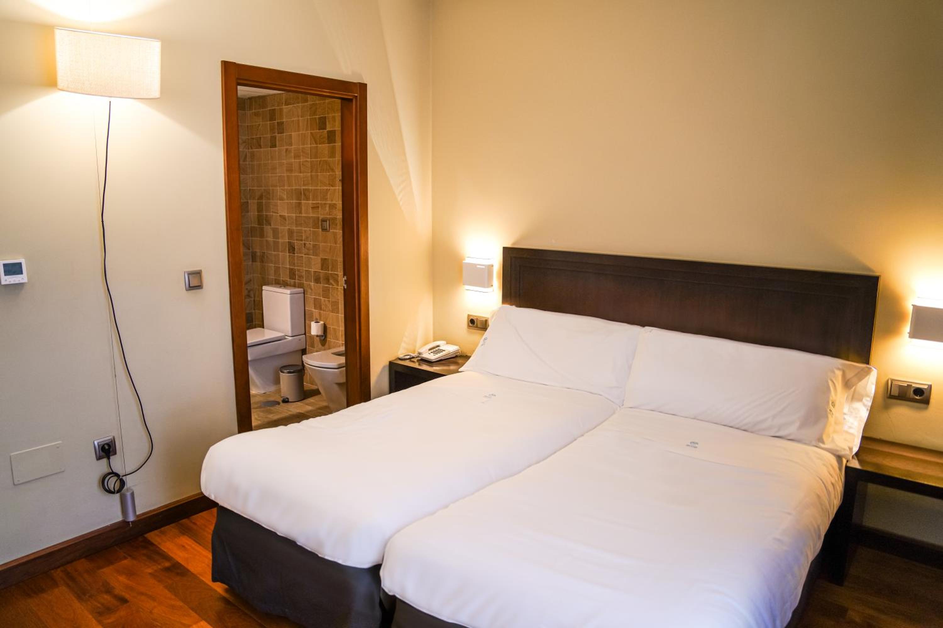 Twin Room - Photo 4