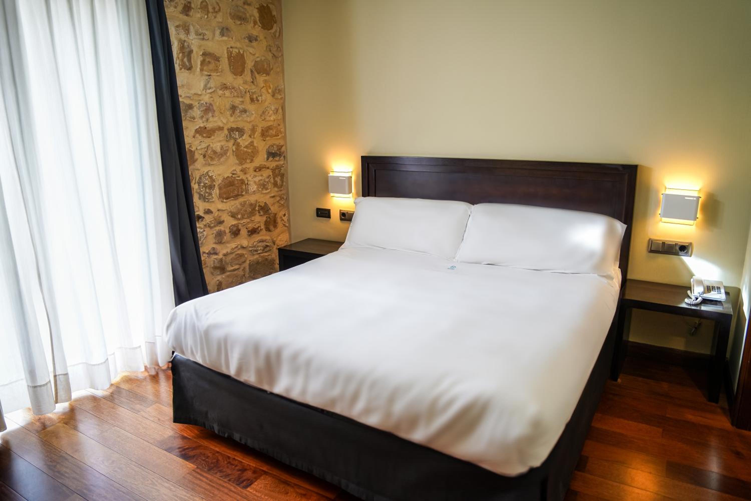 Double Room with Balcony - Photo 1