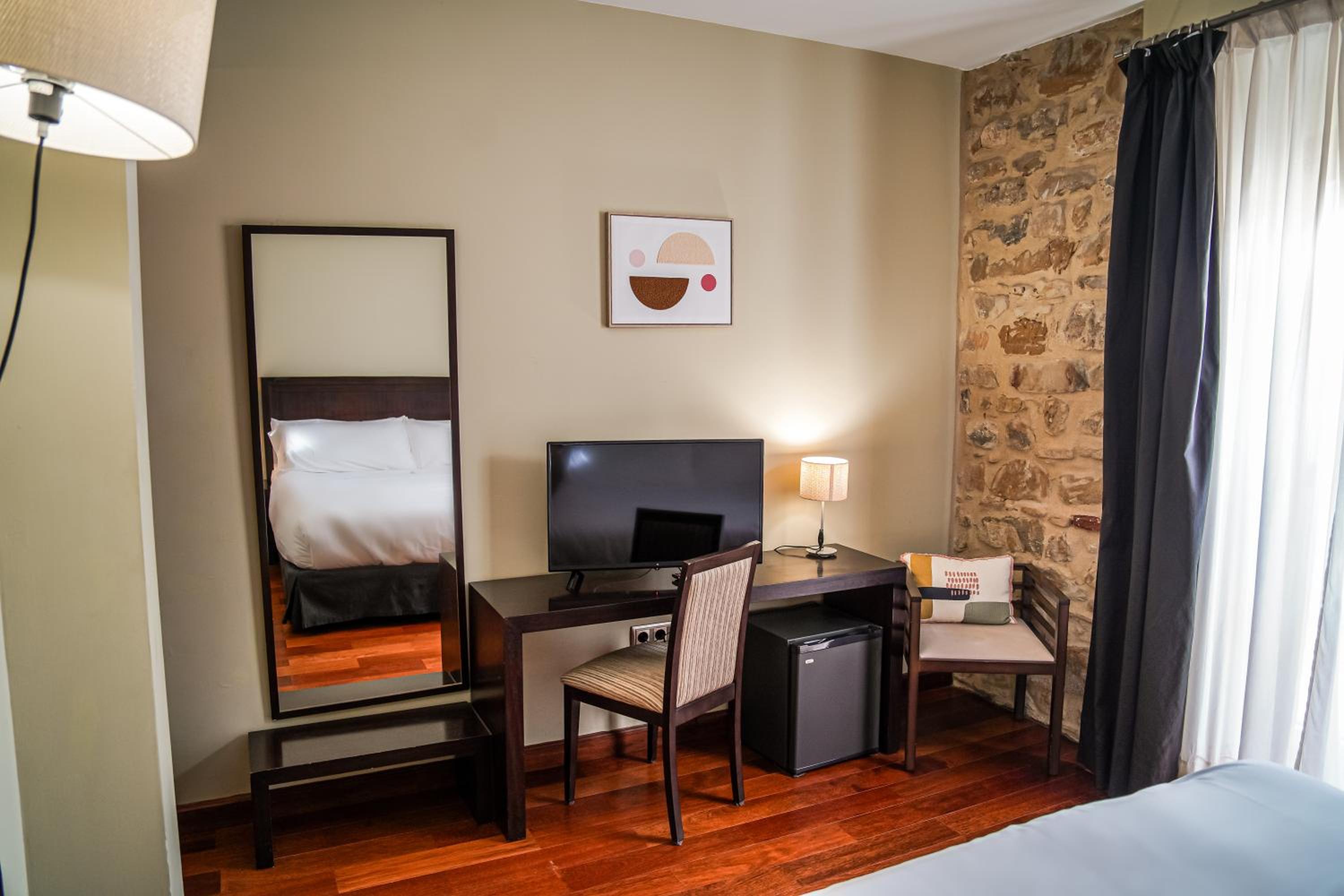Double Room with Balcony - Photo 8
