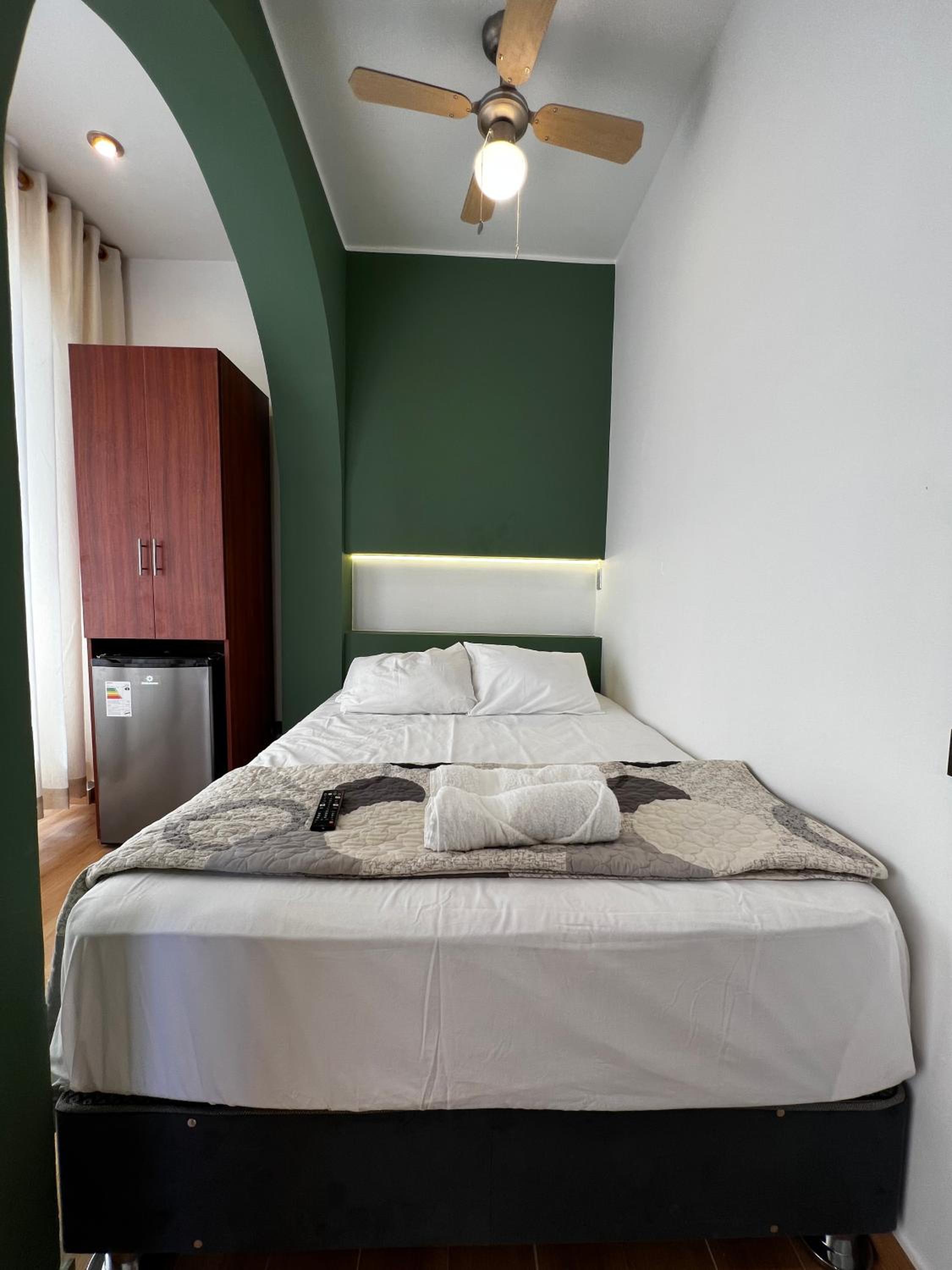 Standard Queen Room photo 2