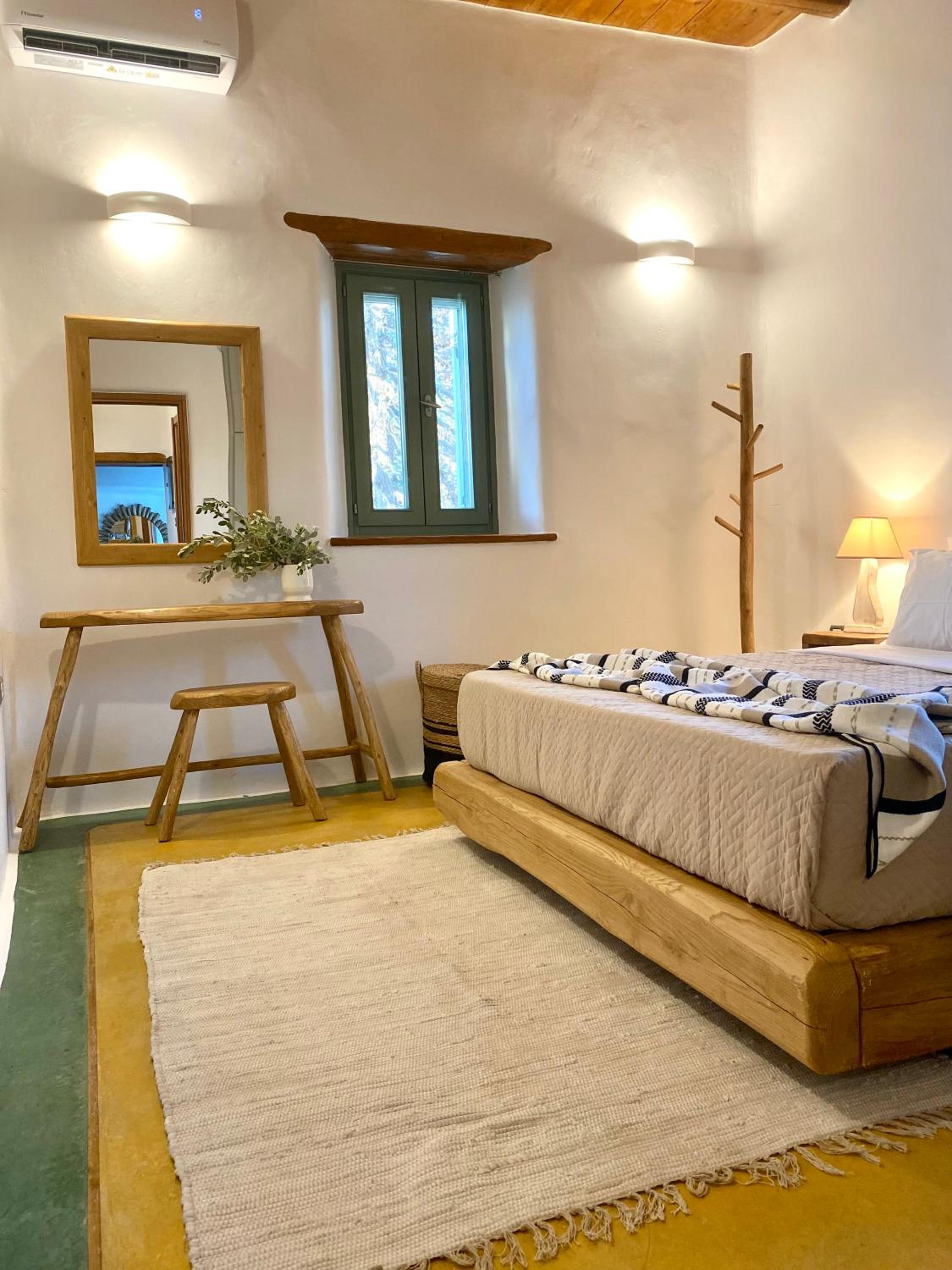 Three-Bedroom House photo 3