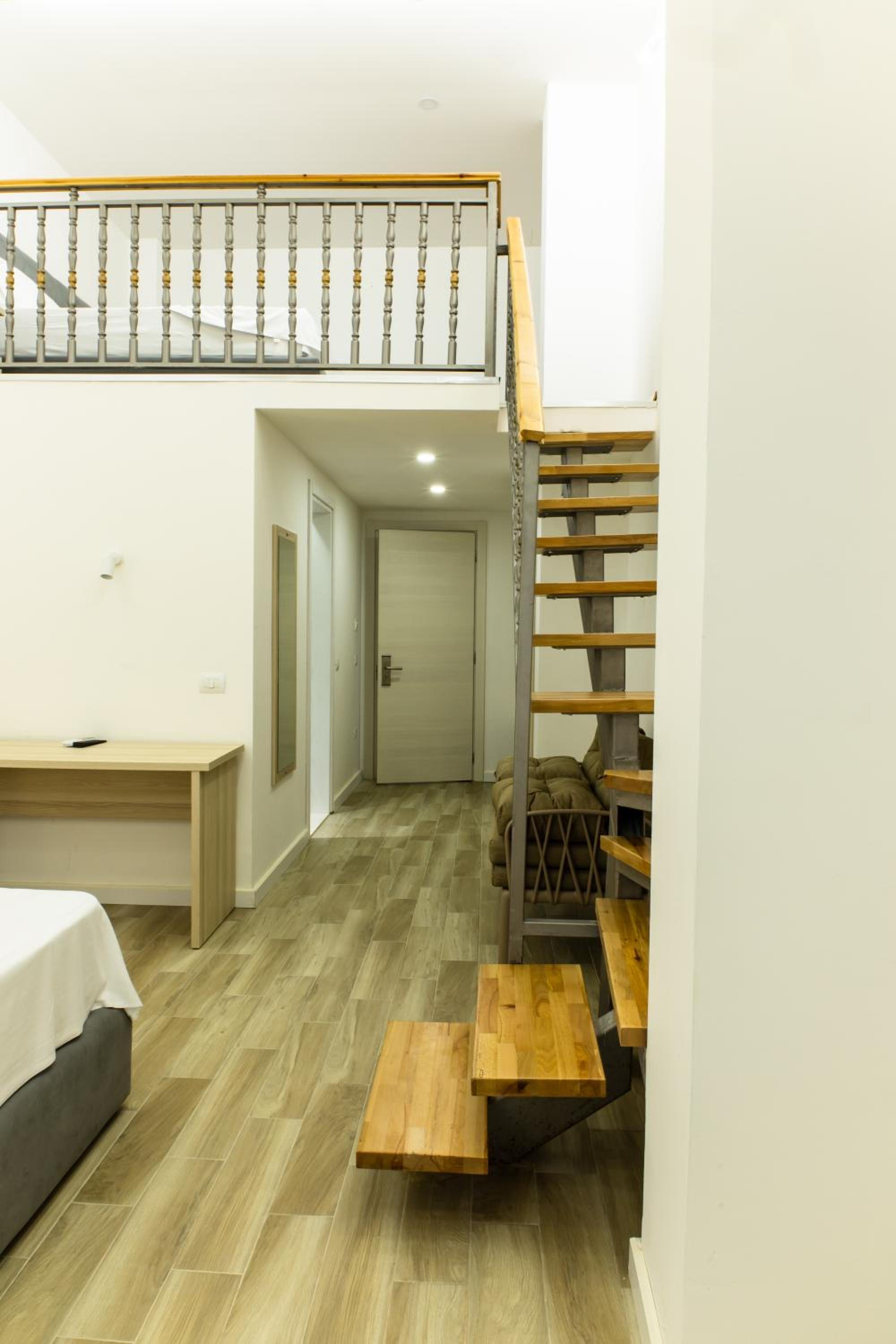 Deluxe Double Room with Side Sea View