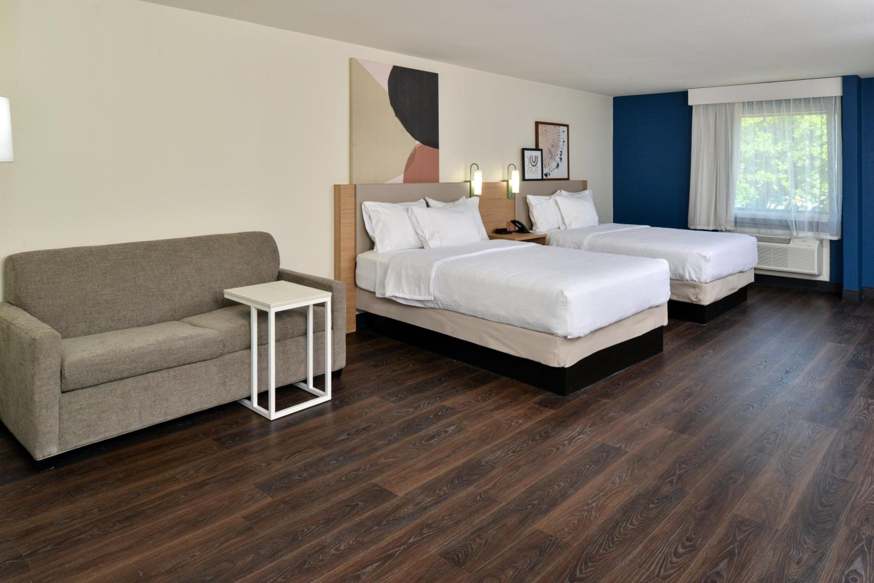 Queen Room with Two Queen Beds and Sofa Bed - Photo 9
