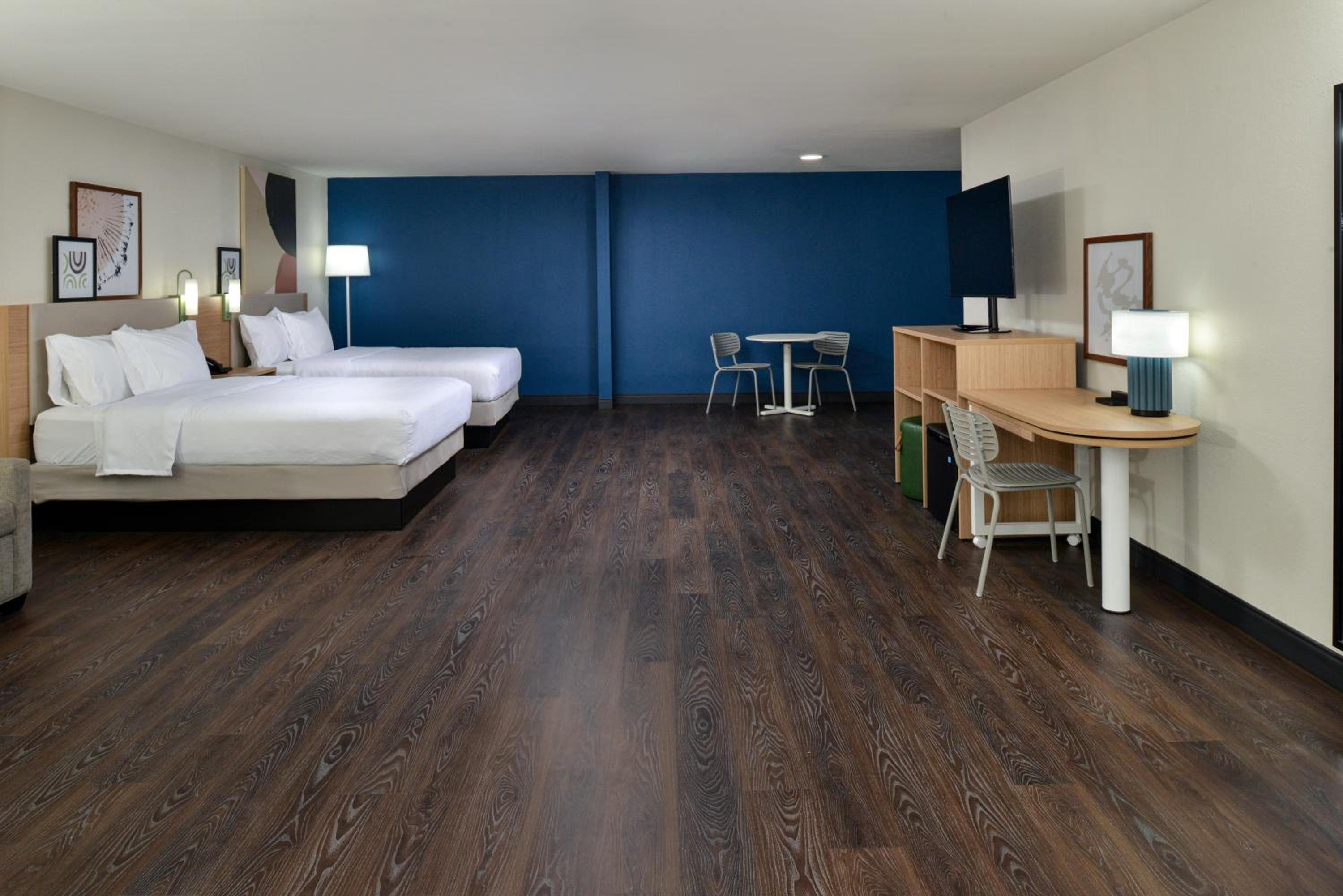 Queen Room with Two Queen Beds and Sofa Bed - Photo 8