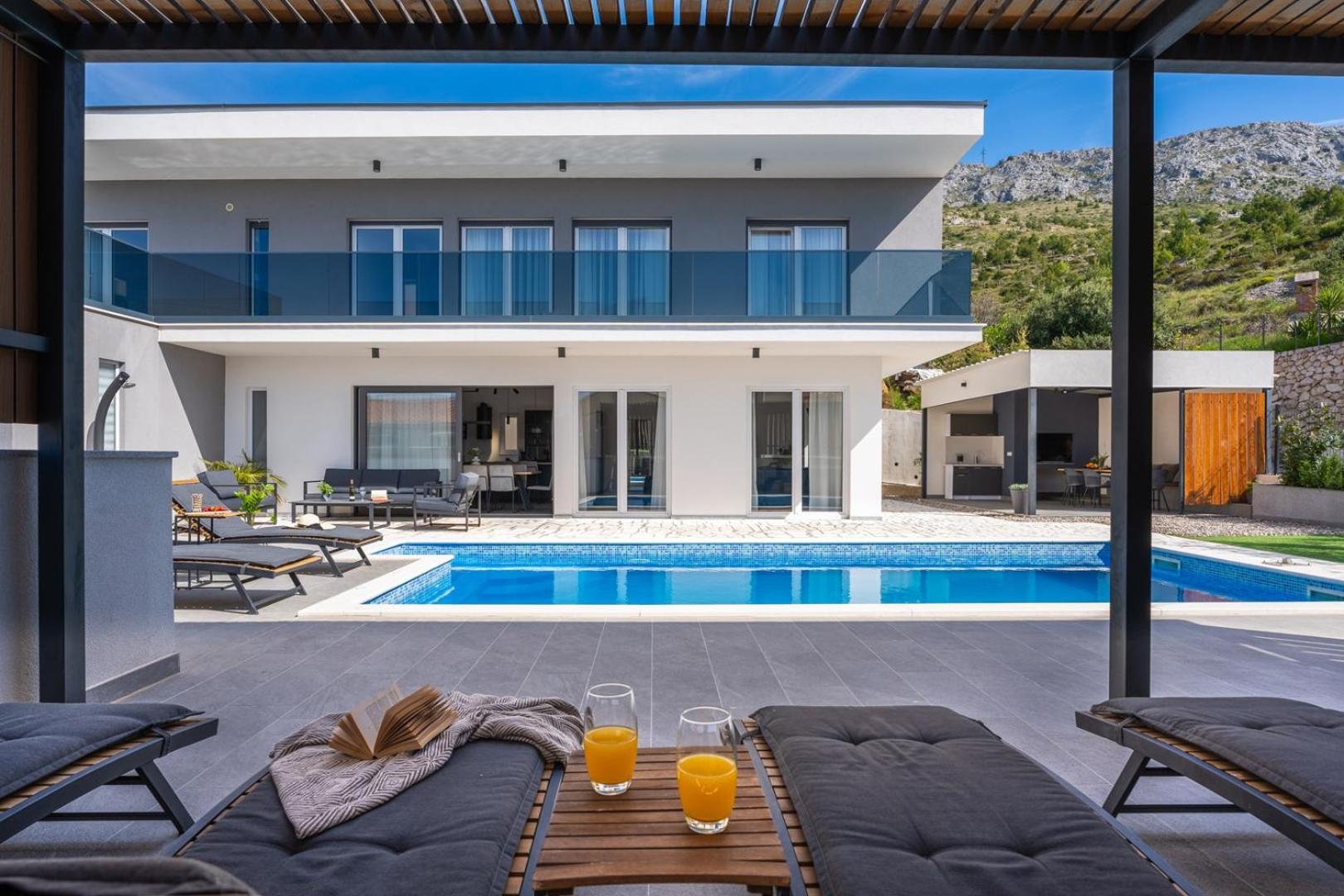 Villa with Private Pool photo 2