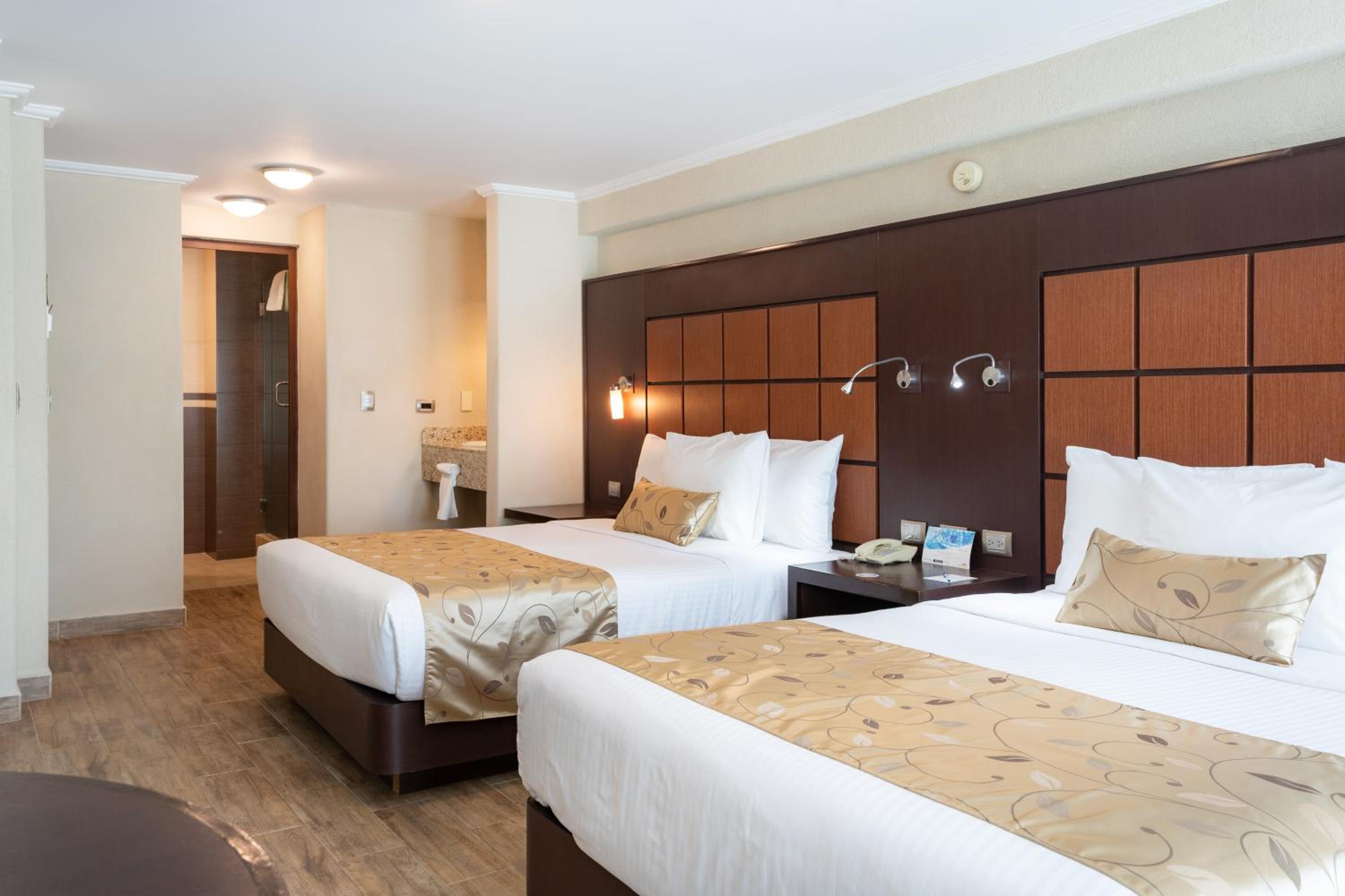 Quadruple Room with Two Queen Beds and No View - Non Smoking/Interior Hall photo 3