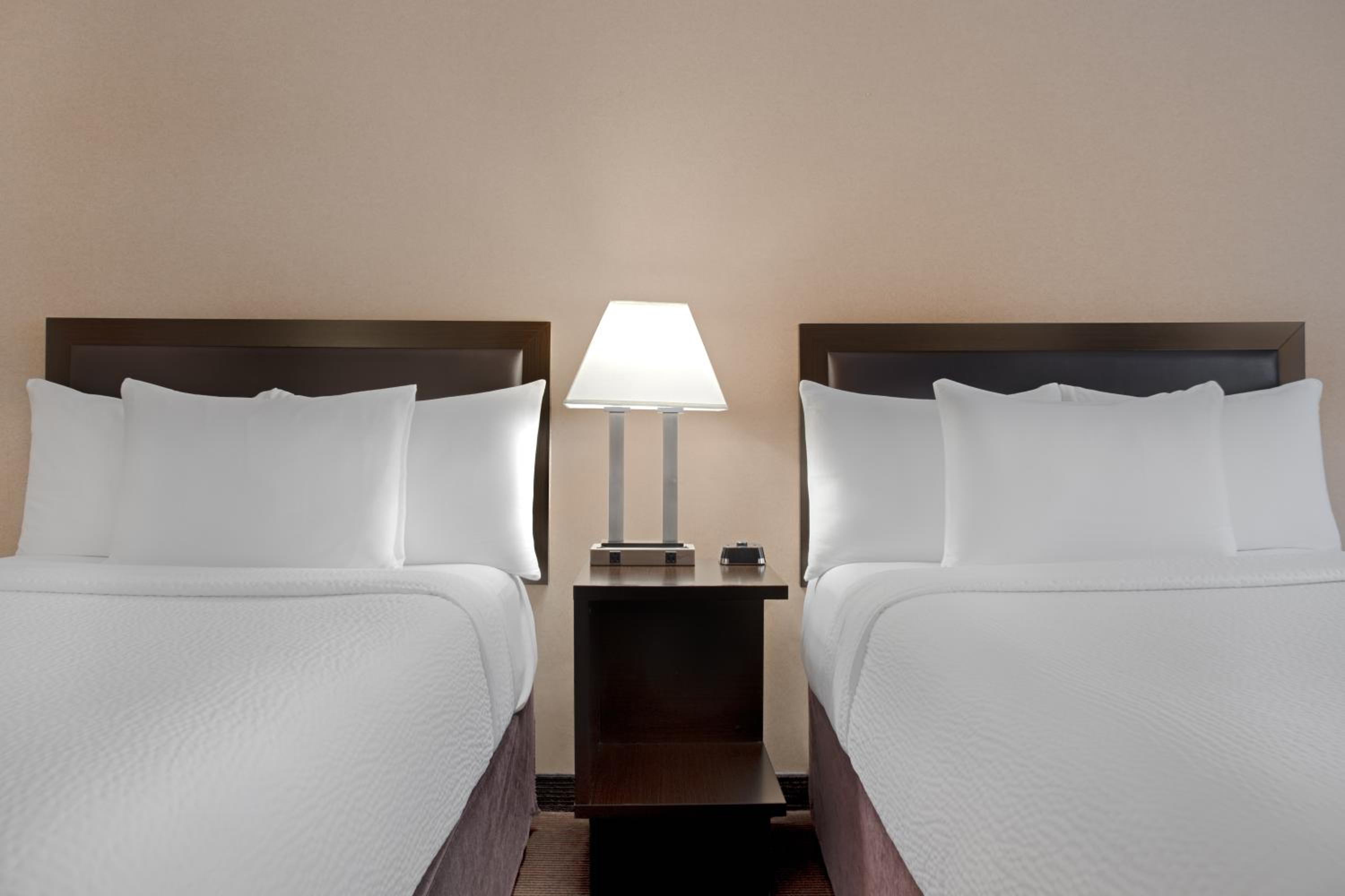 Double Room with Two Double Beds - Non-Smoking photo 2