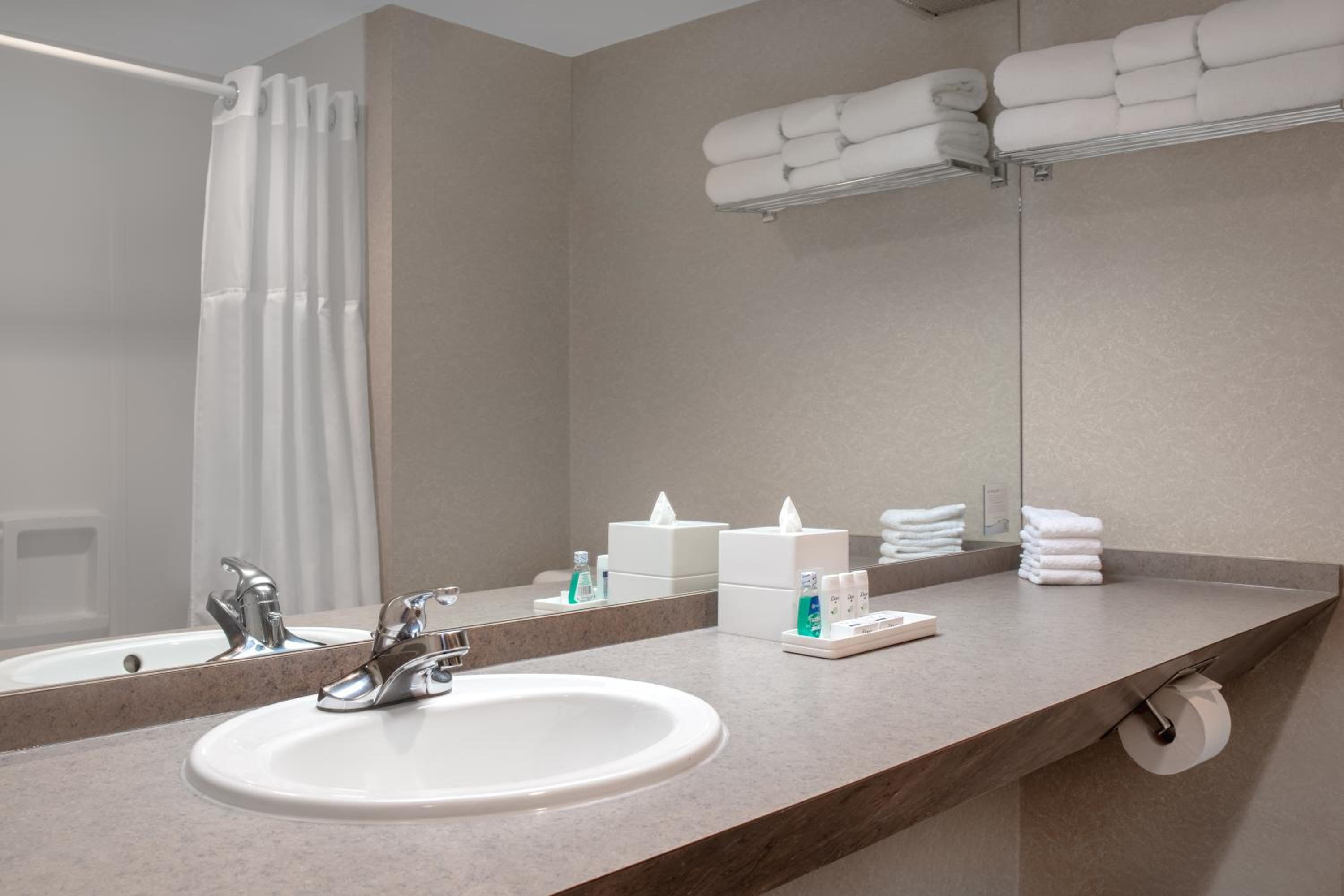 Double Room with Two Double Beds and Pool Access - Non-Smoking photo 2