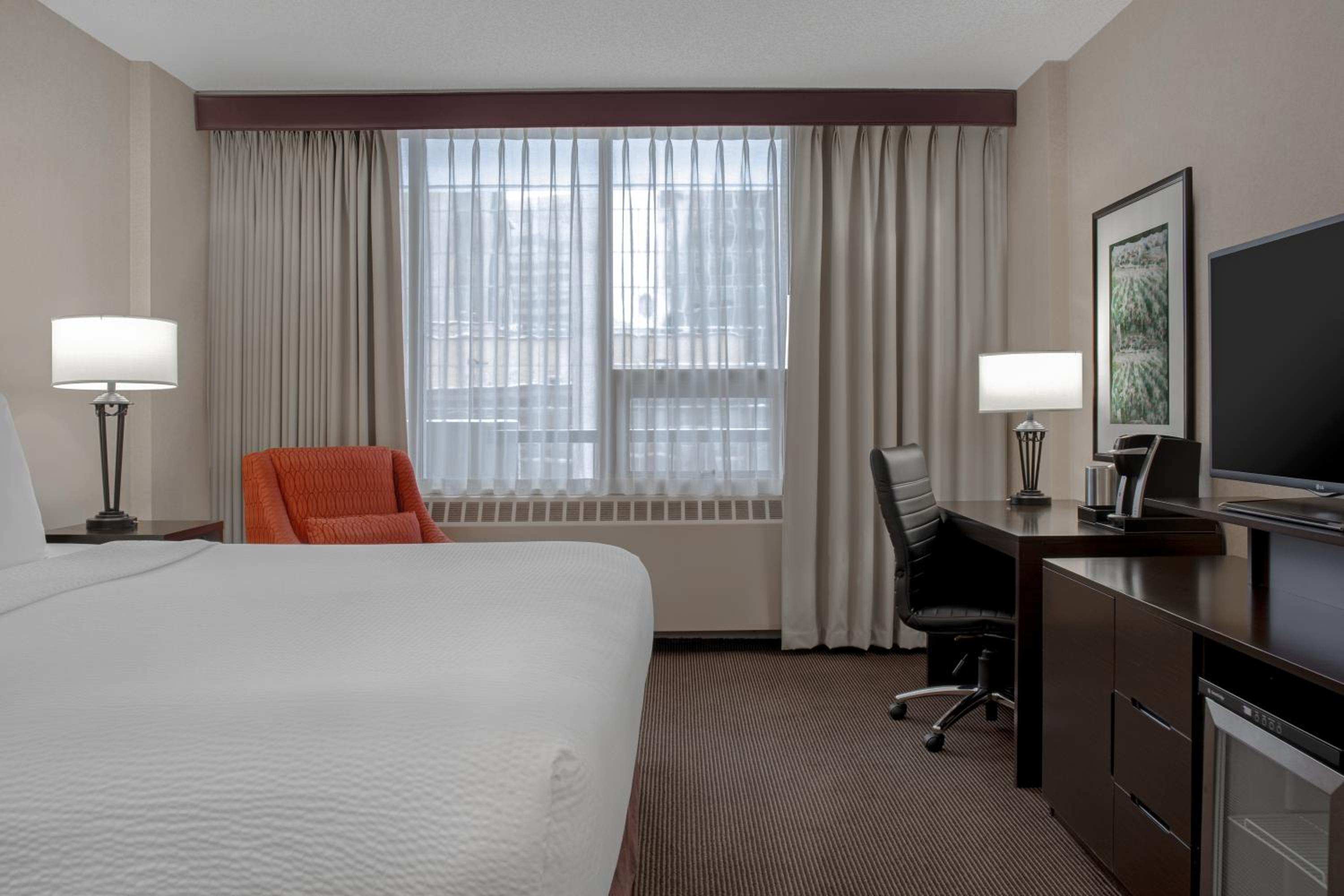 King Room with Balcony - Non-Smoking photo 3