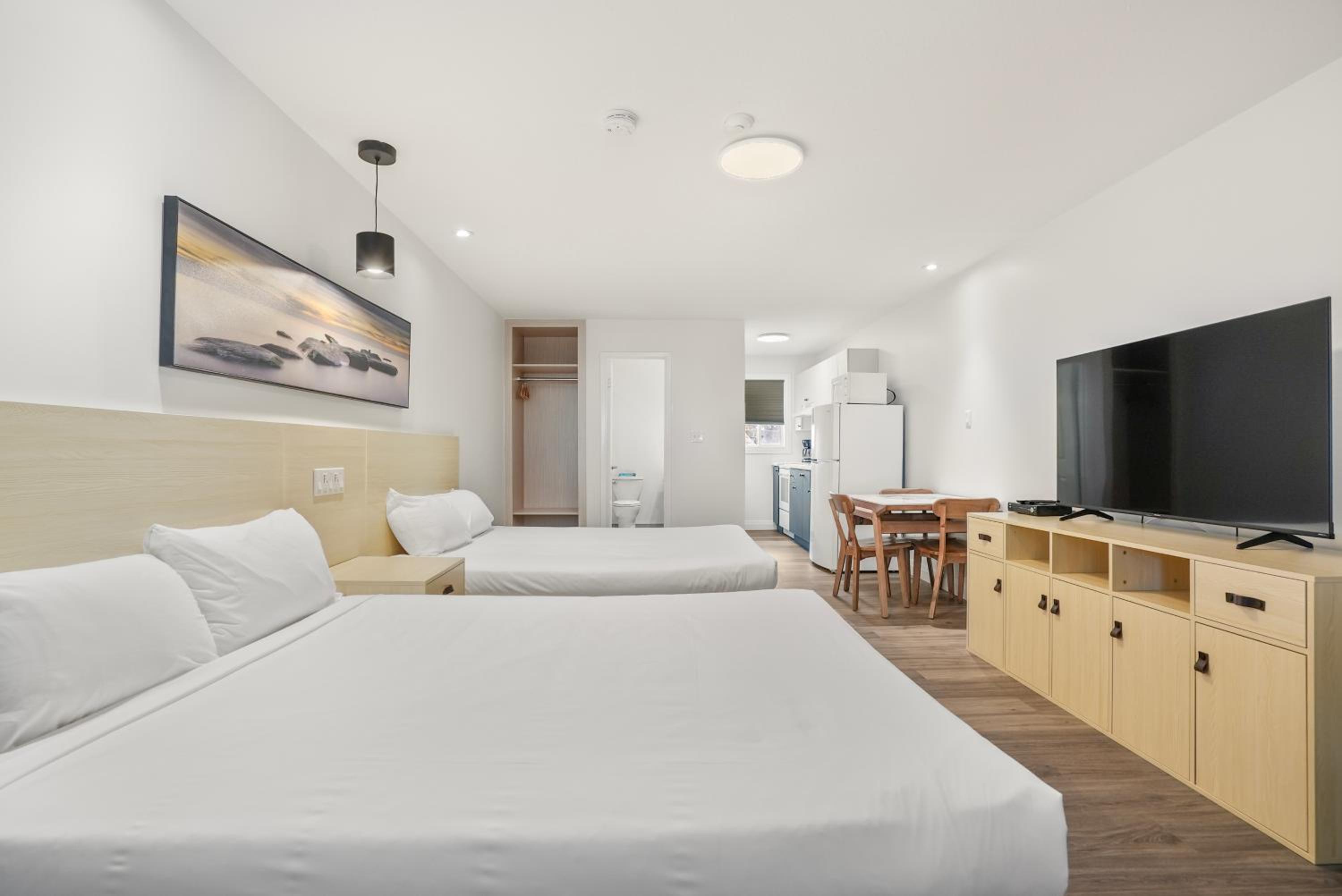 2 Queen Beds Suite