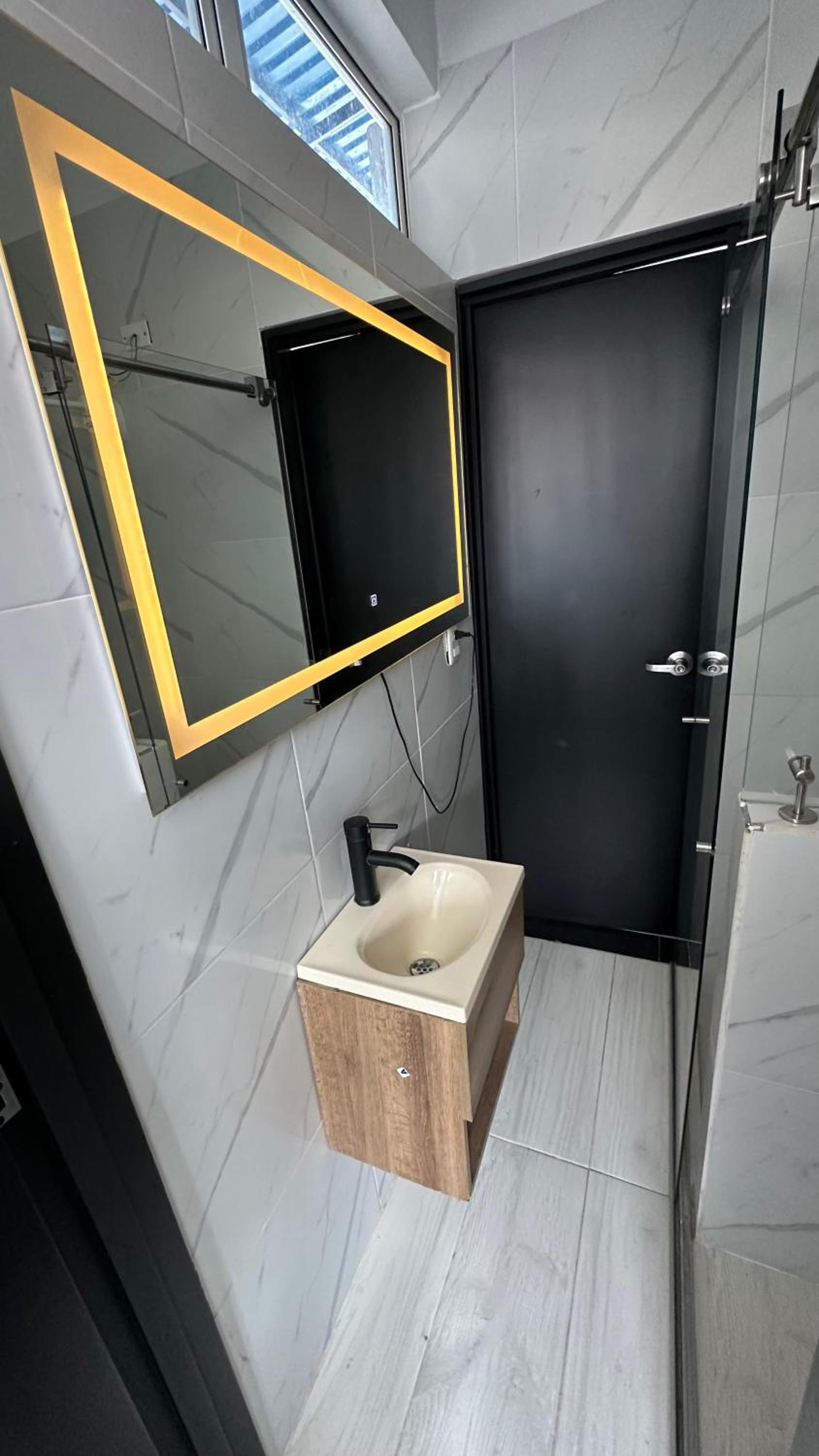 Standard Twin Room with Shared Bathroom photo 3