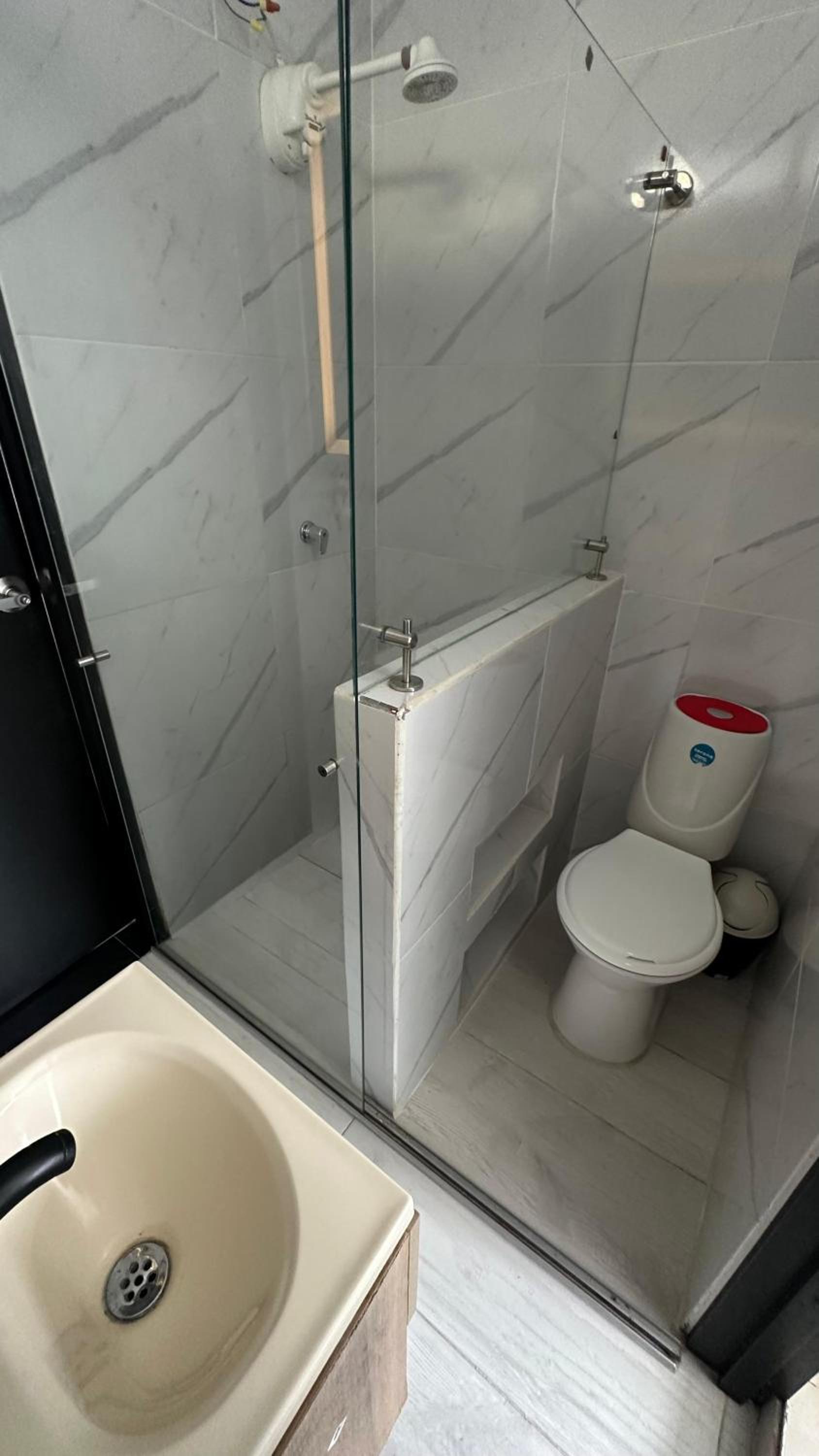 Standard Twin Room with Shared Bathroom photo 2