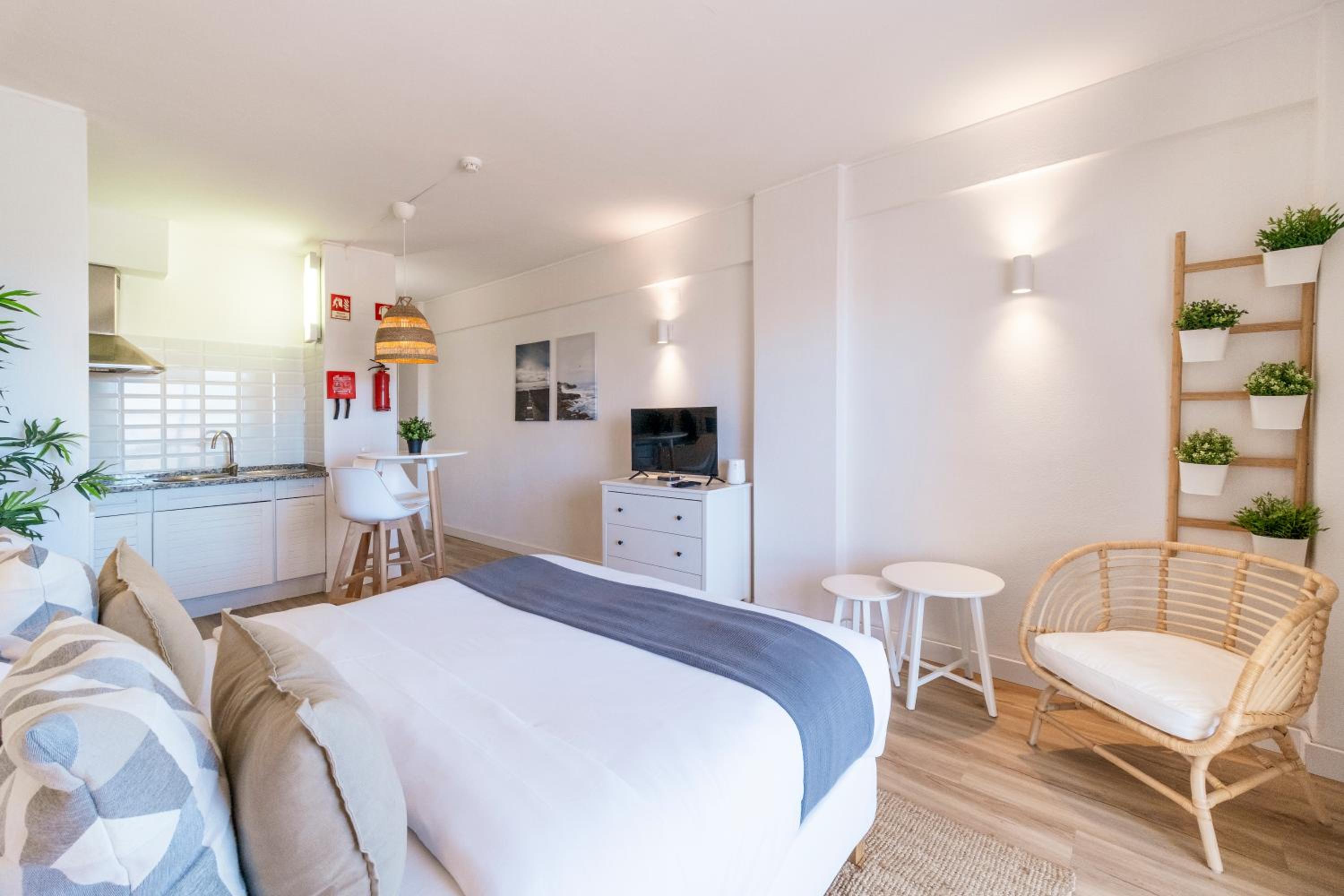 Studio Apartment with Sea View photo 1