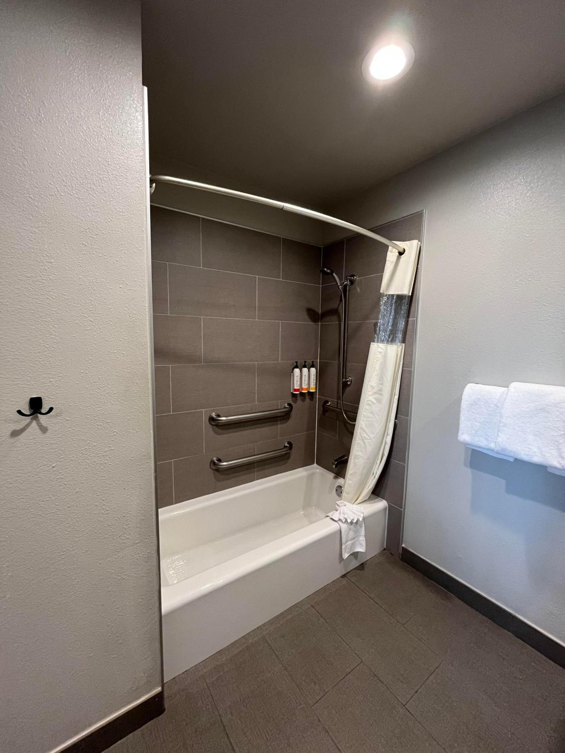 King Room - Disability Access - Photo 6