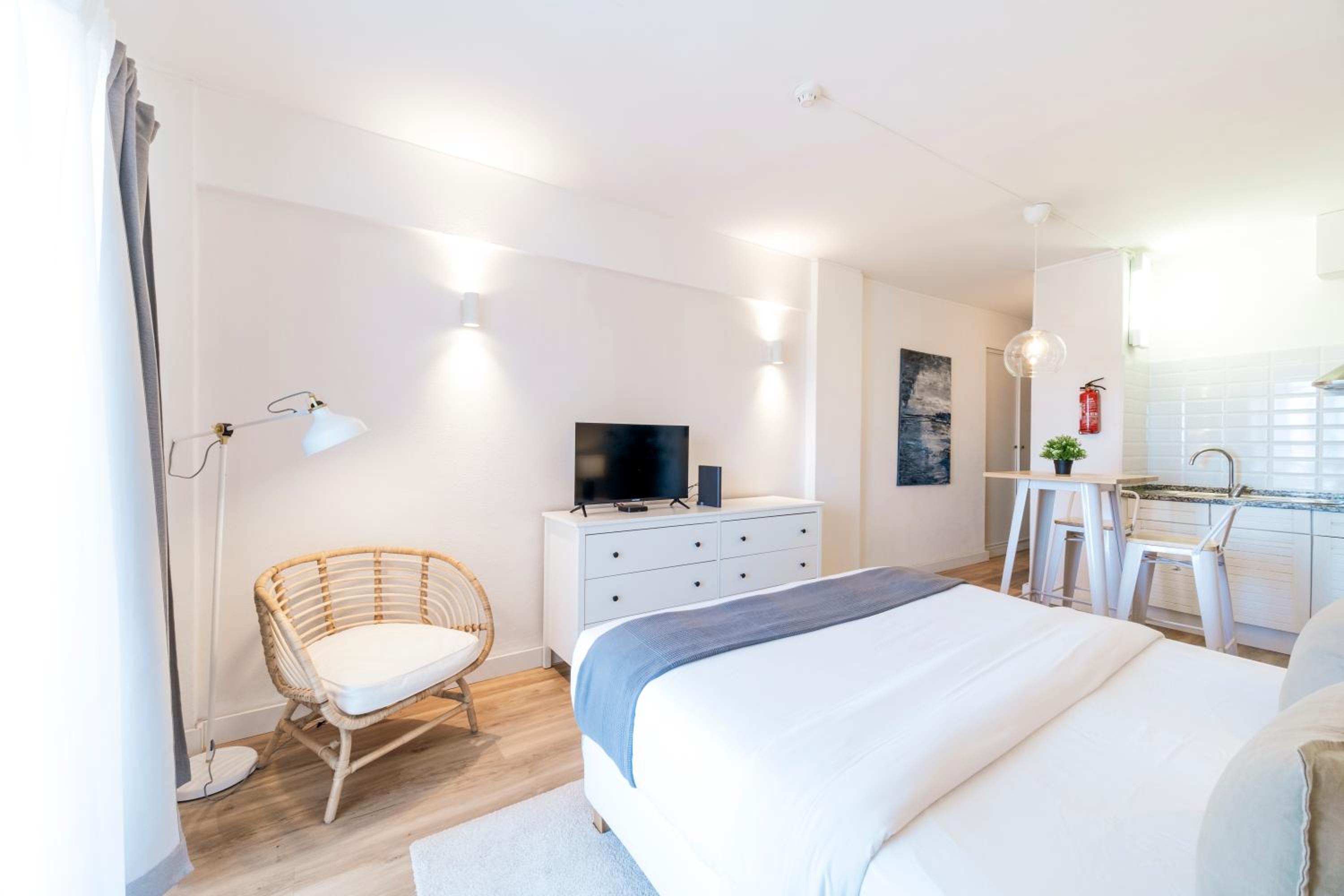 Studio Apartment with Sea View photo 2