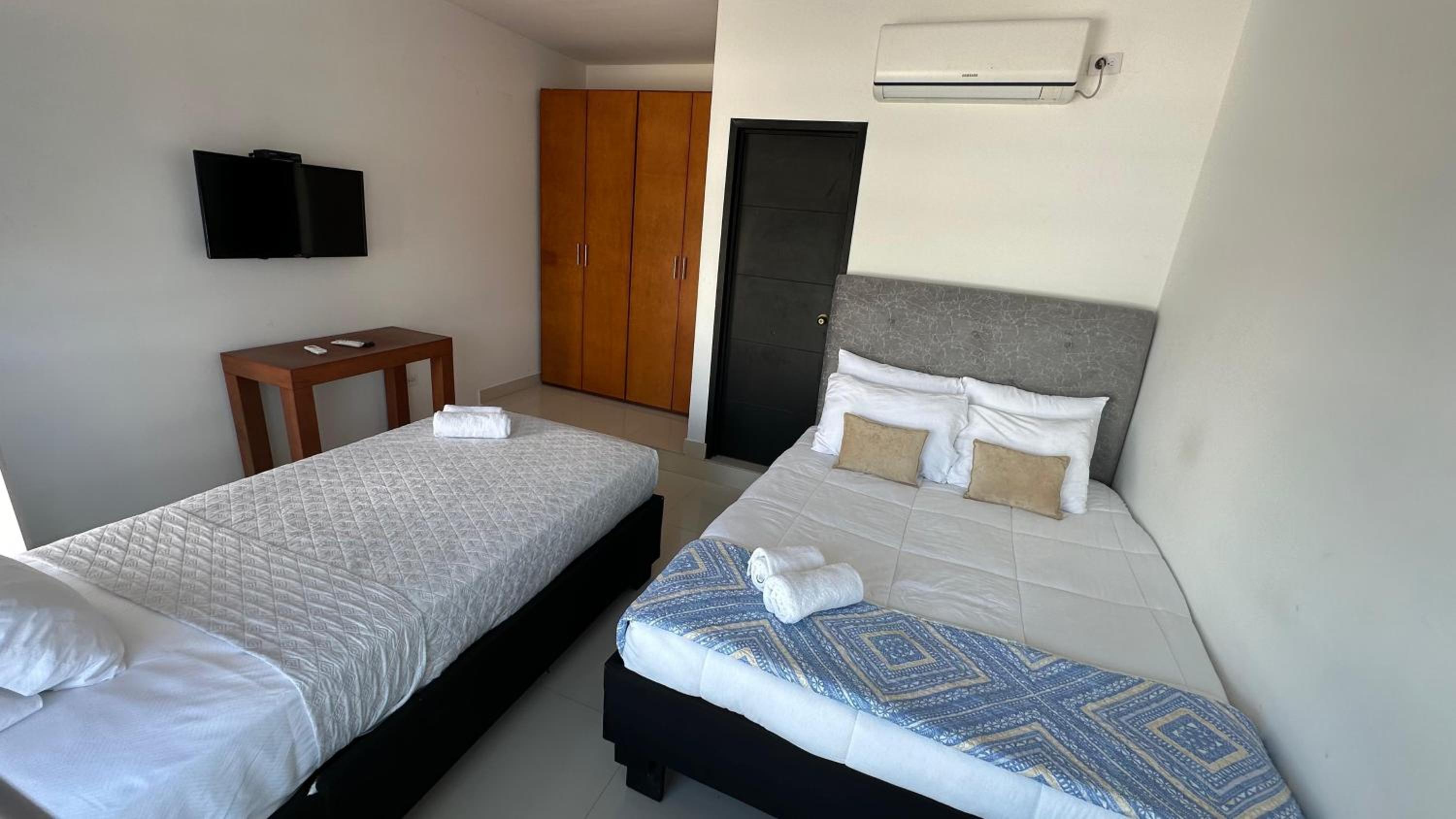 Twin Room with Private Bathroom photo 1