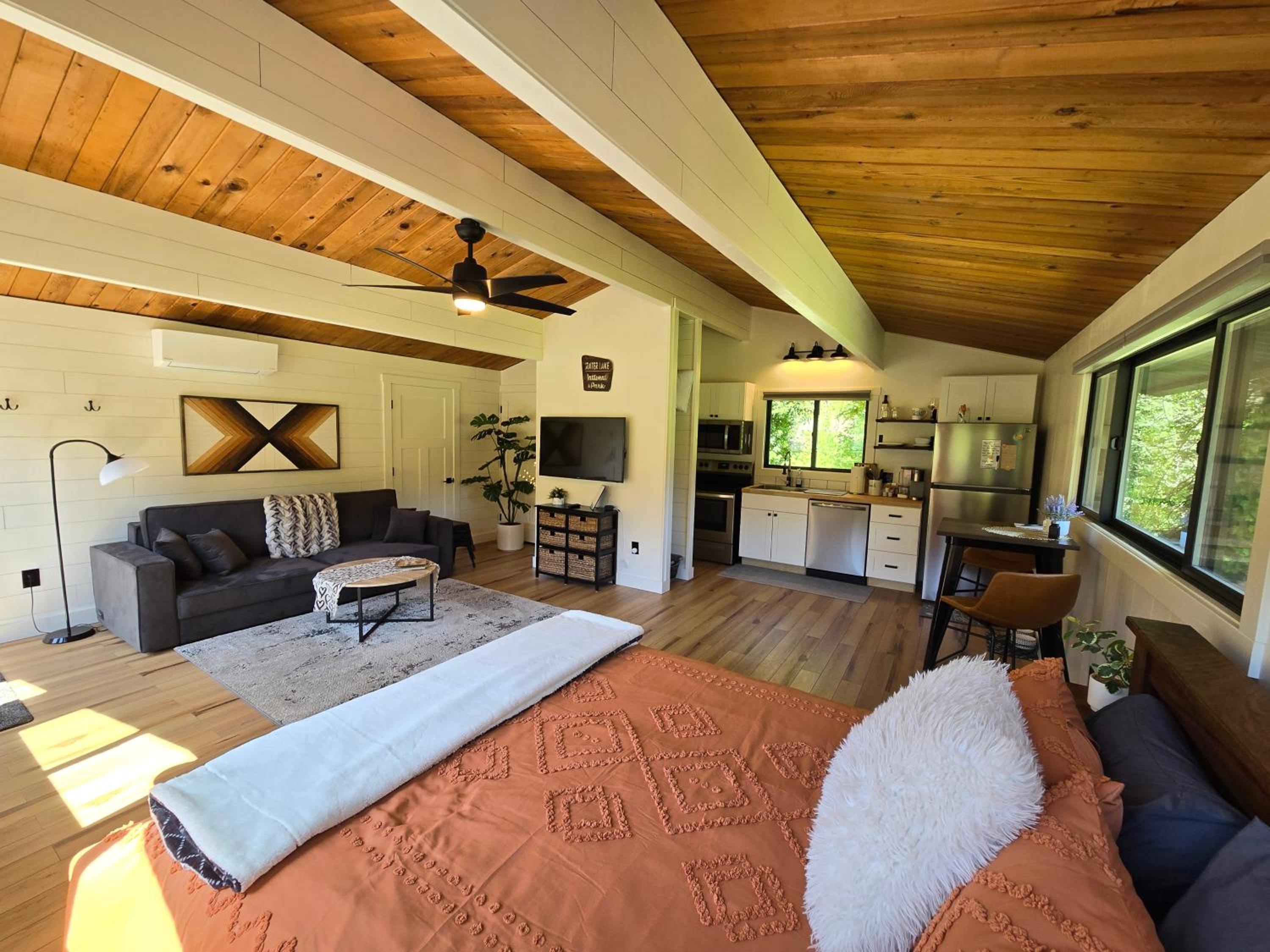 One-Bedroom House photo 1