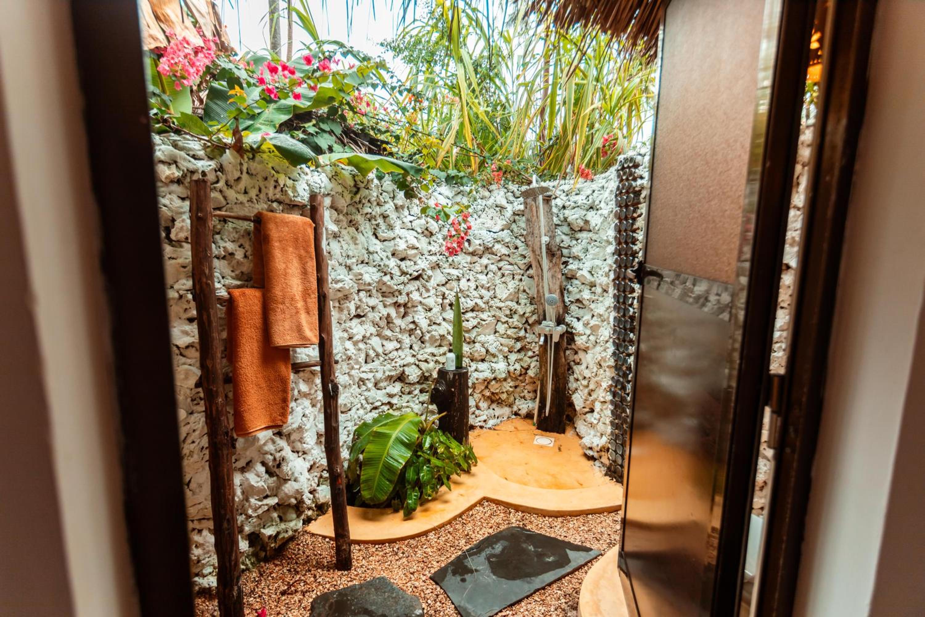 Bungalow with Garden View - Photo 13