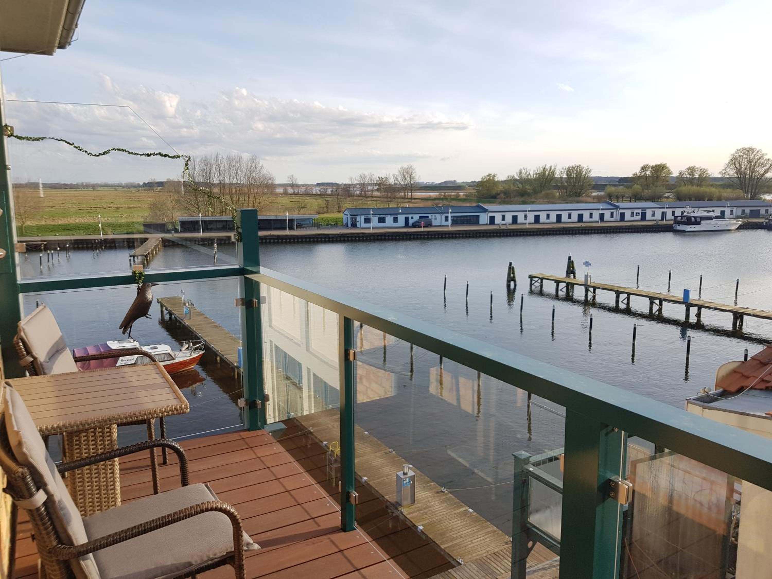 Apartment with Lake View photo 3