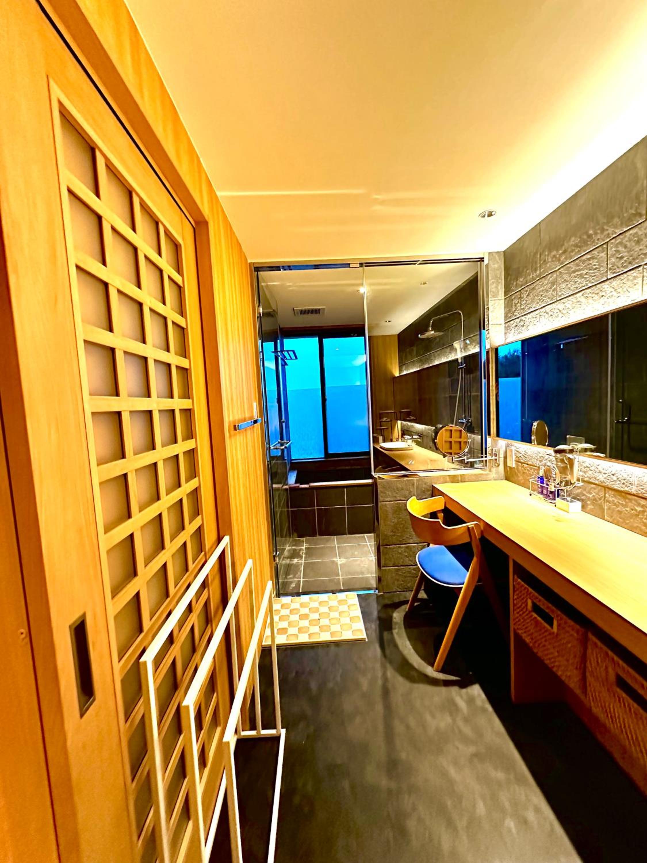 Twin Room with Bathroom - Photo 2