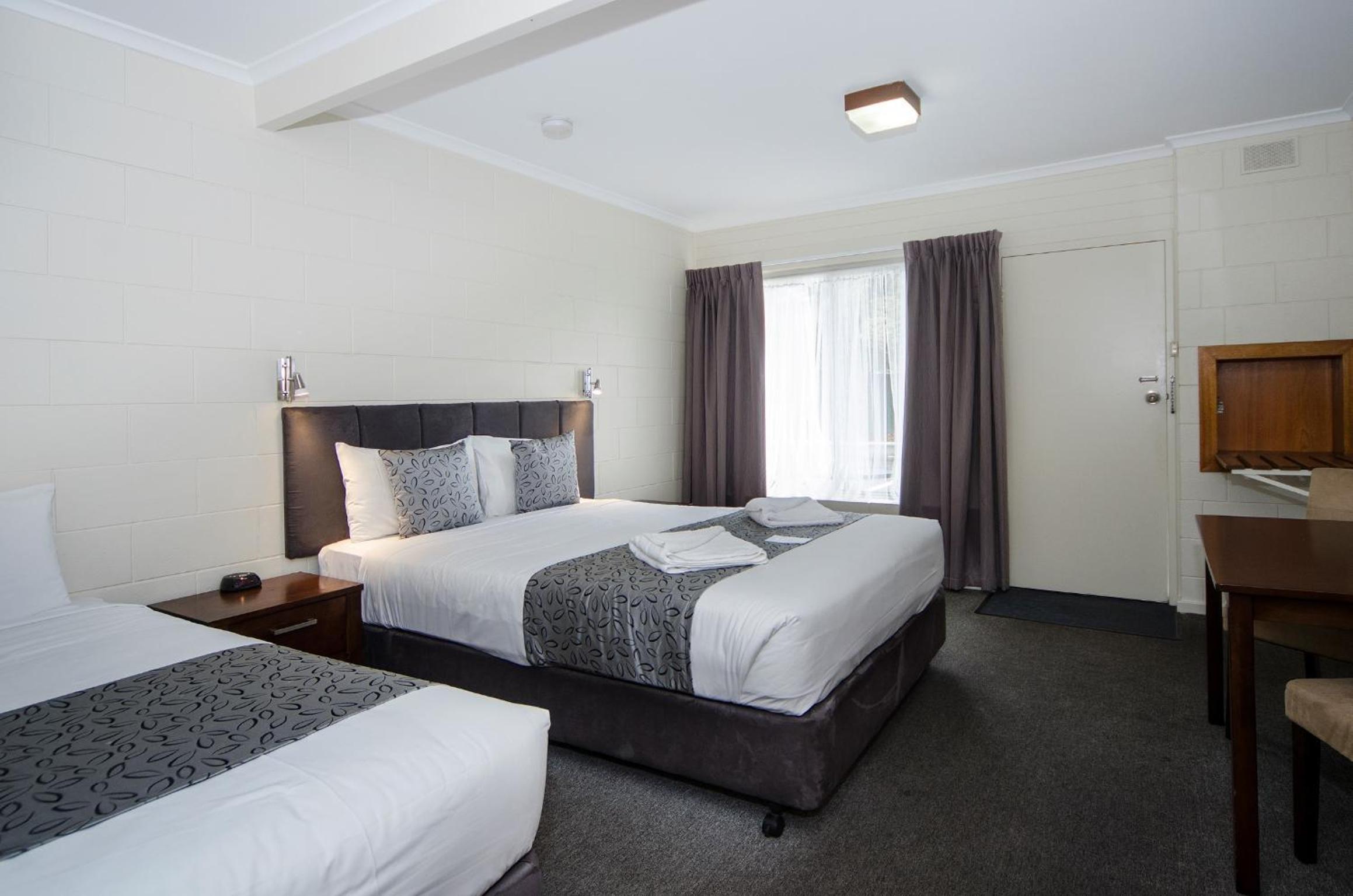 Standard Double or Twin Room (2x Queen Beds) - Photo 5
