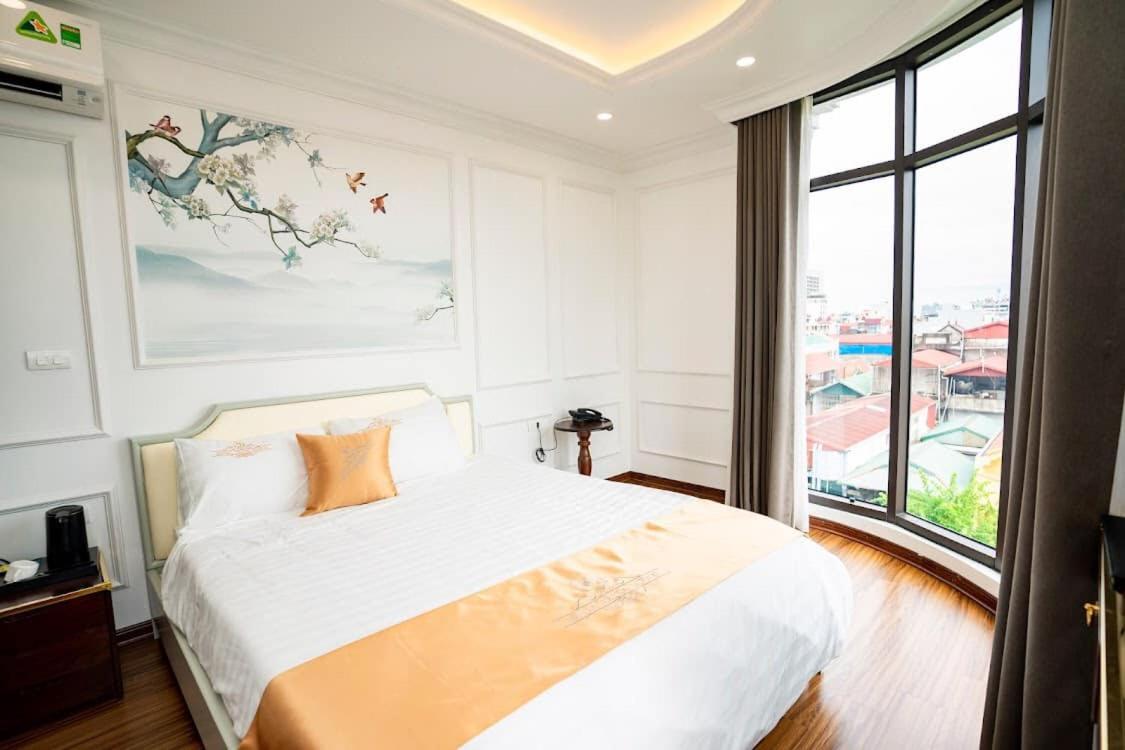 Standard King Room - Photo 12