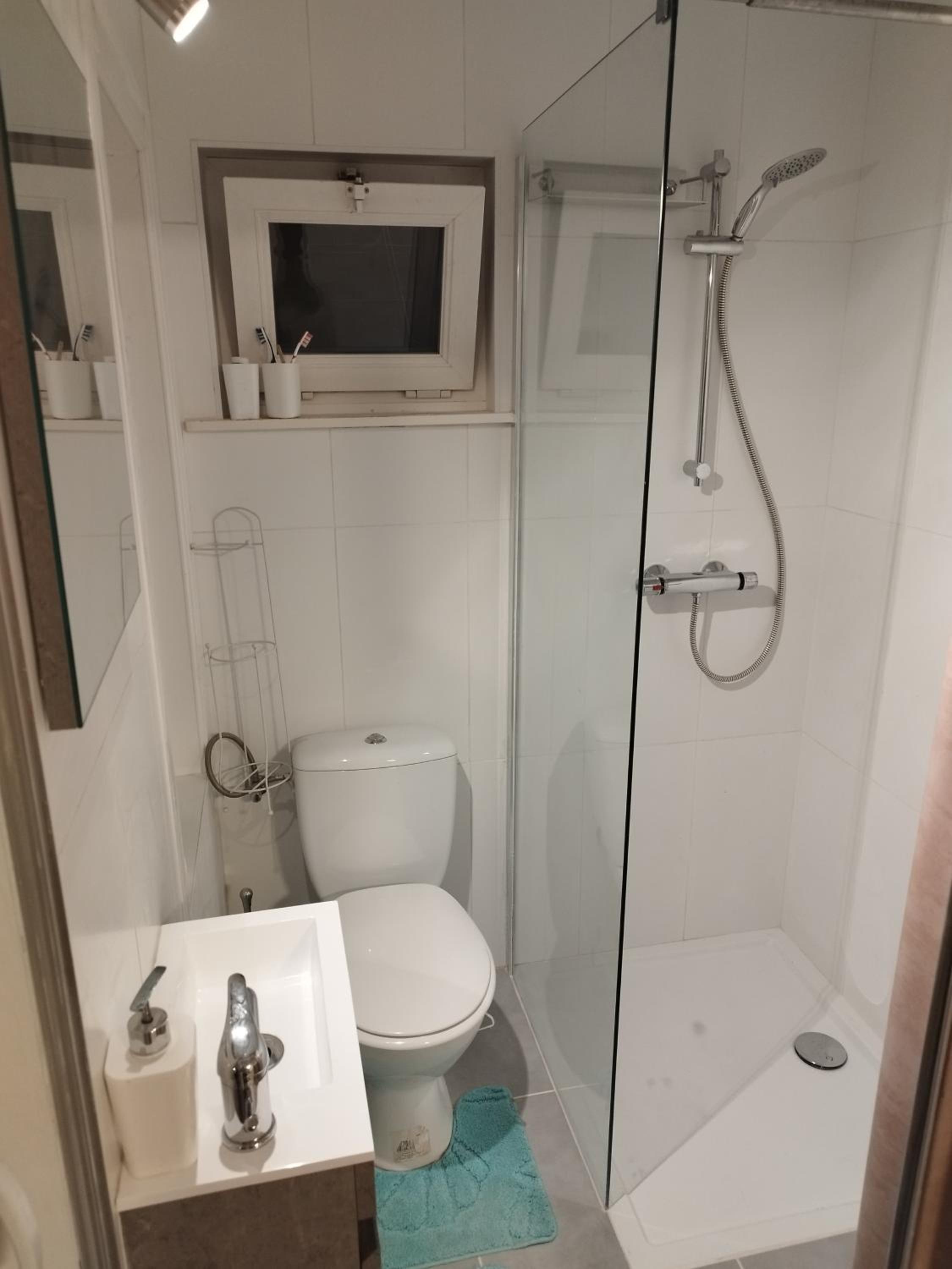 One-Bedroom Apartment photo 3