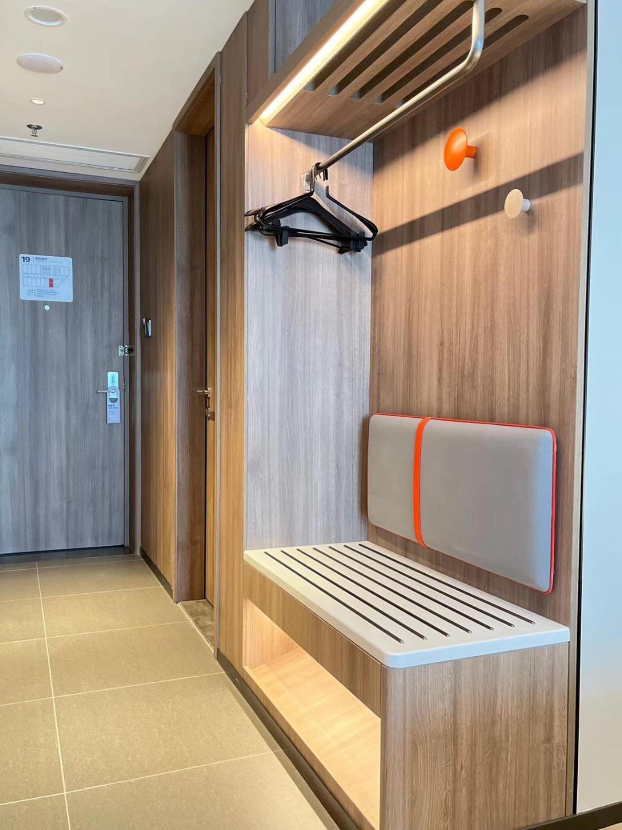 High Floor Standard Twin Room photo 1