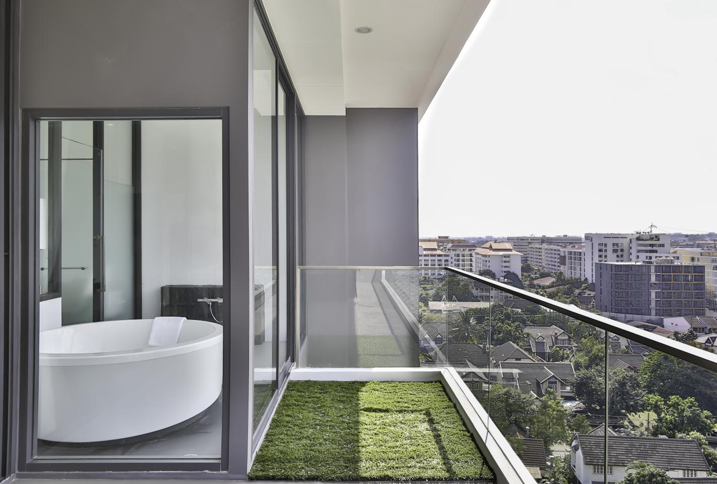 Three Bedroom Duplex Penthouse with Bathtub photo 2