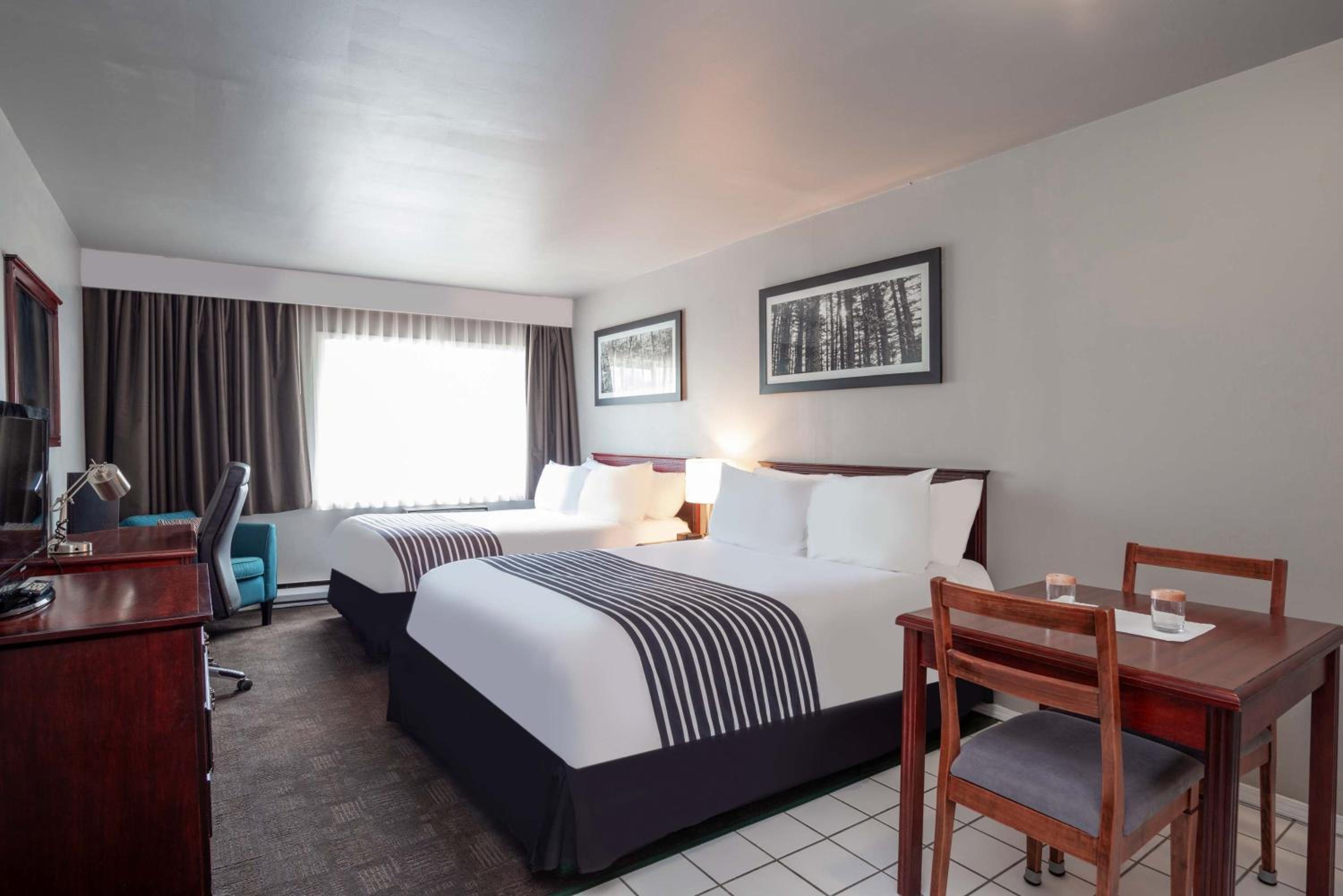  Standard Room, 2 Double Beds, Kitchenette