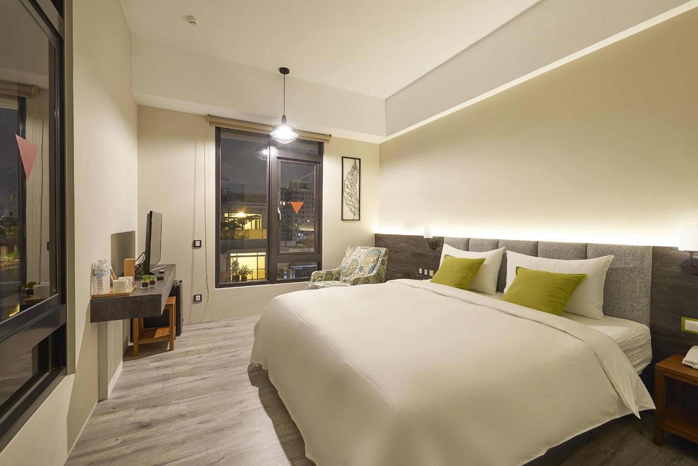Standard Double Room with Combined 2 Electric Adjustable Single Beds photo 3