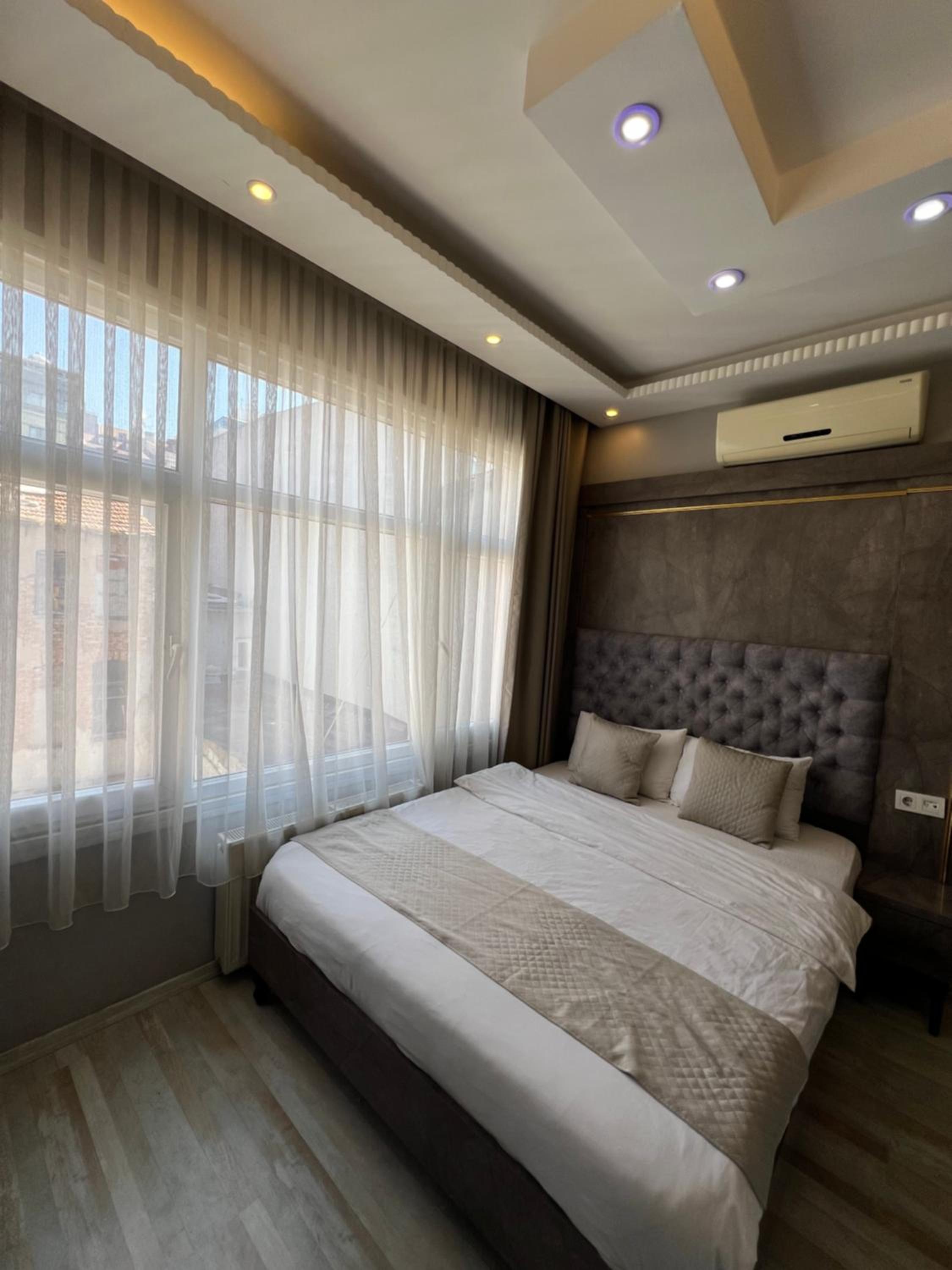 Large Double Room photo 2