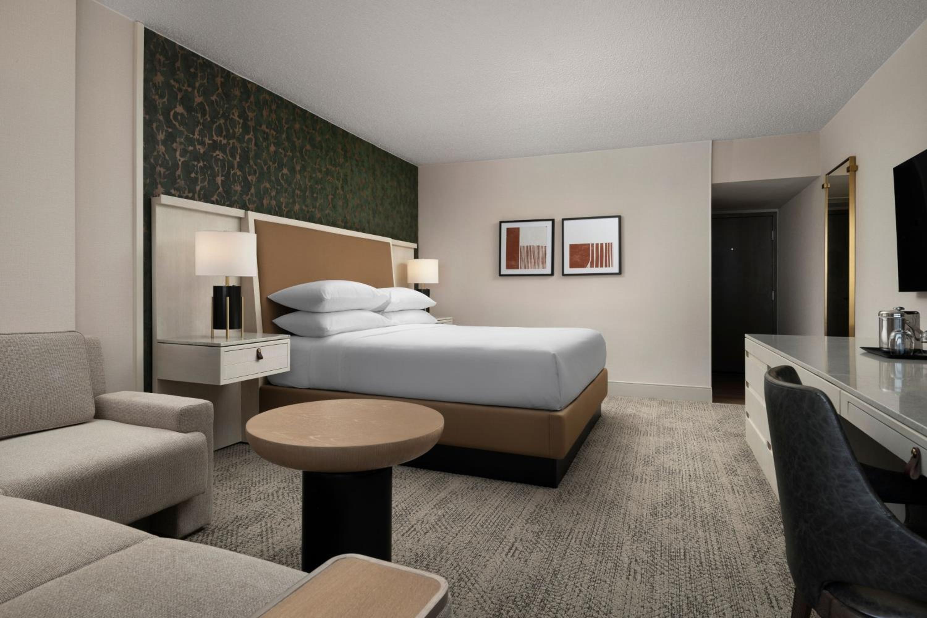 Executive, Guest room, 1 King - Photo 2