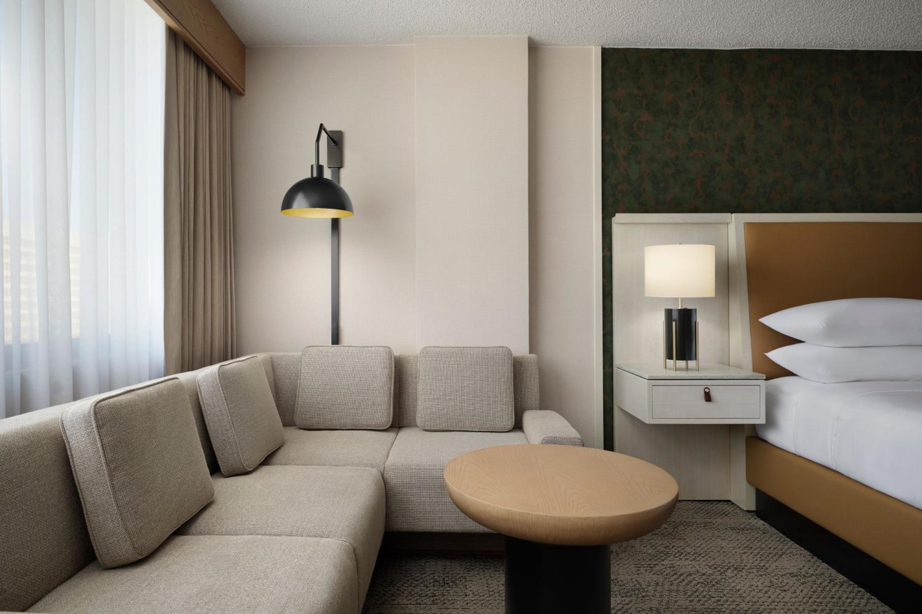 Executive, Guest room, 1 King - Photo 8