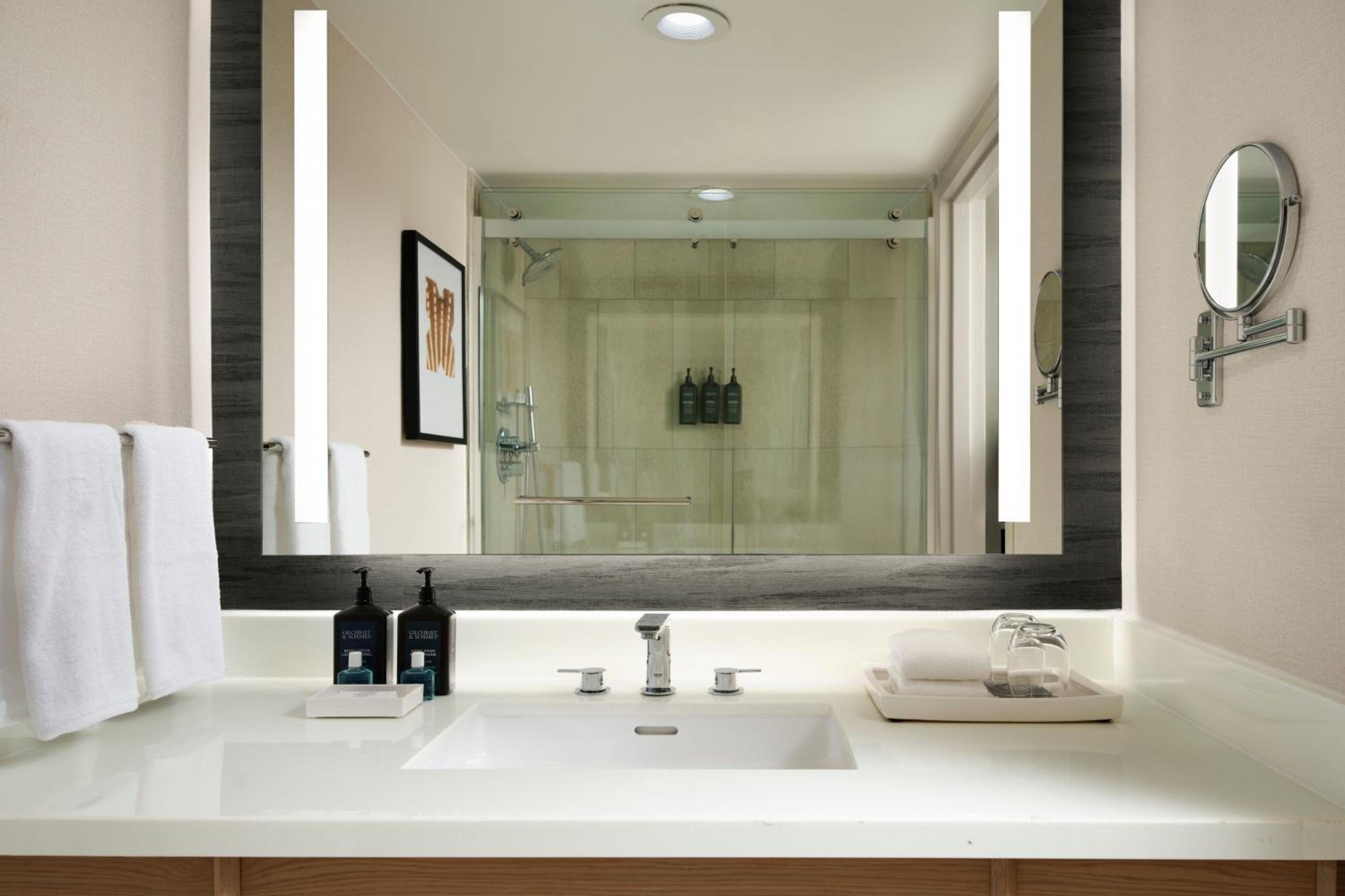 Executive, Guest room, 1 King - Photo 7